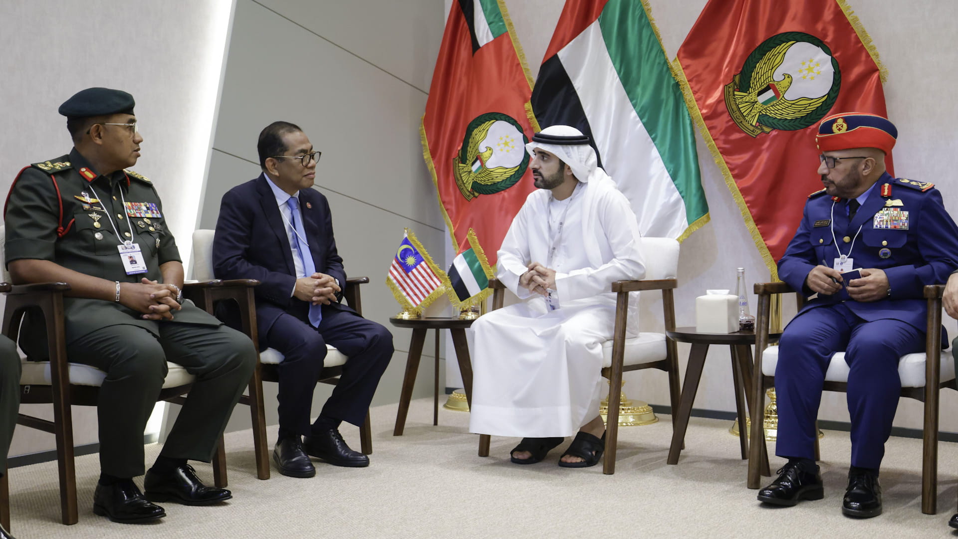 حمدان بن محمد يبحث ووزير الدفاع الماليزي تعزيز التعاون الثنائي