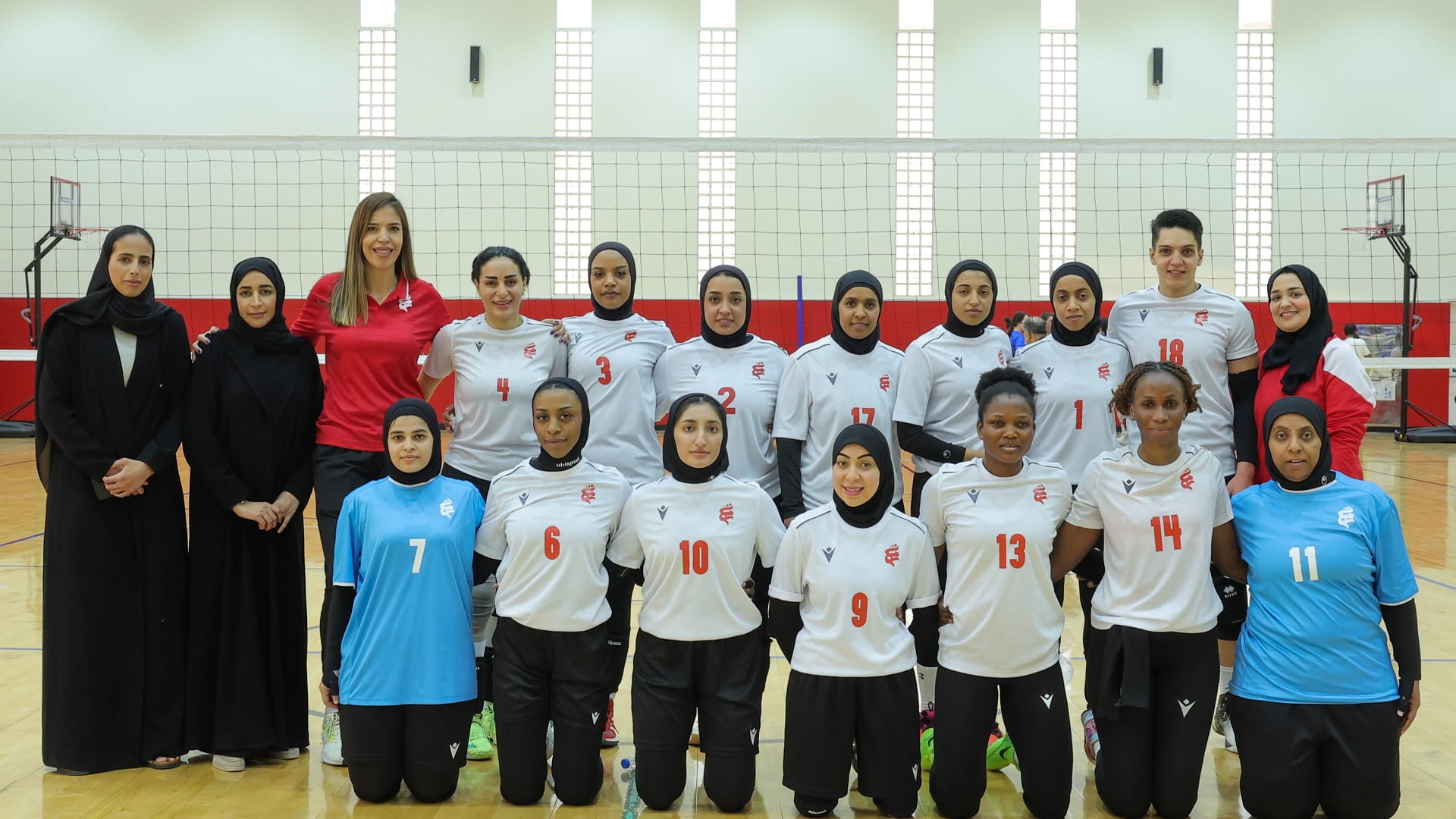 نادي خورفكان الرياضي للمرأة يضع قدماً بنهائي دوري الكرة الطائرة 