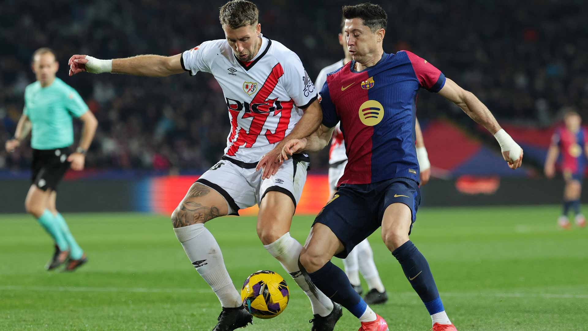 برشلونة يستعيد صدارة الدوري الإسباني لكرة القدم 