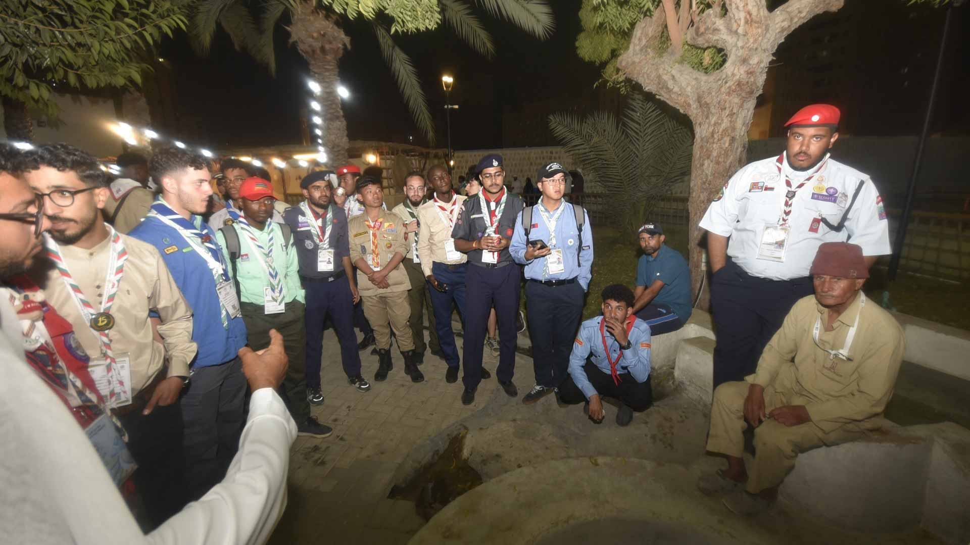 ضيوف اللقاء الكشفي يشهدون جانباً من فعاليات أيام الشارقة التراثية 