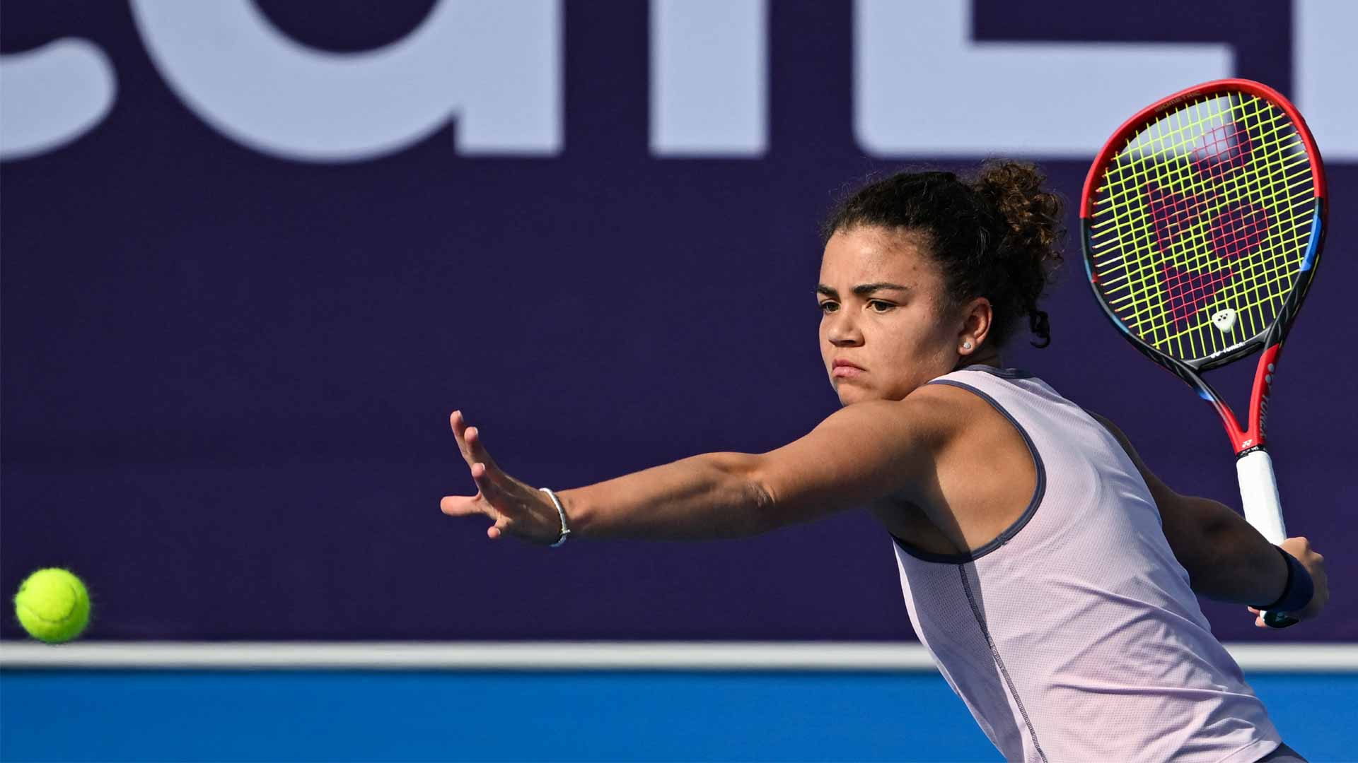 الإيطالية باوليني تودع بطولة دبي للتنس  