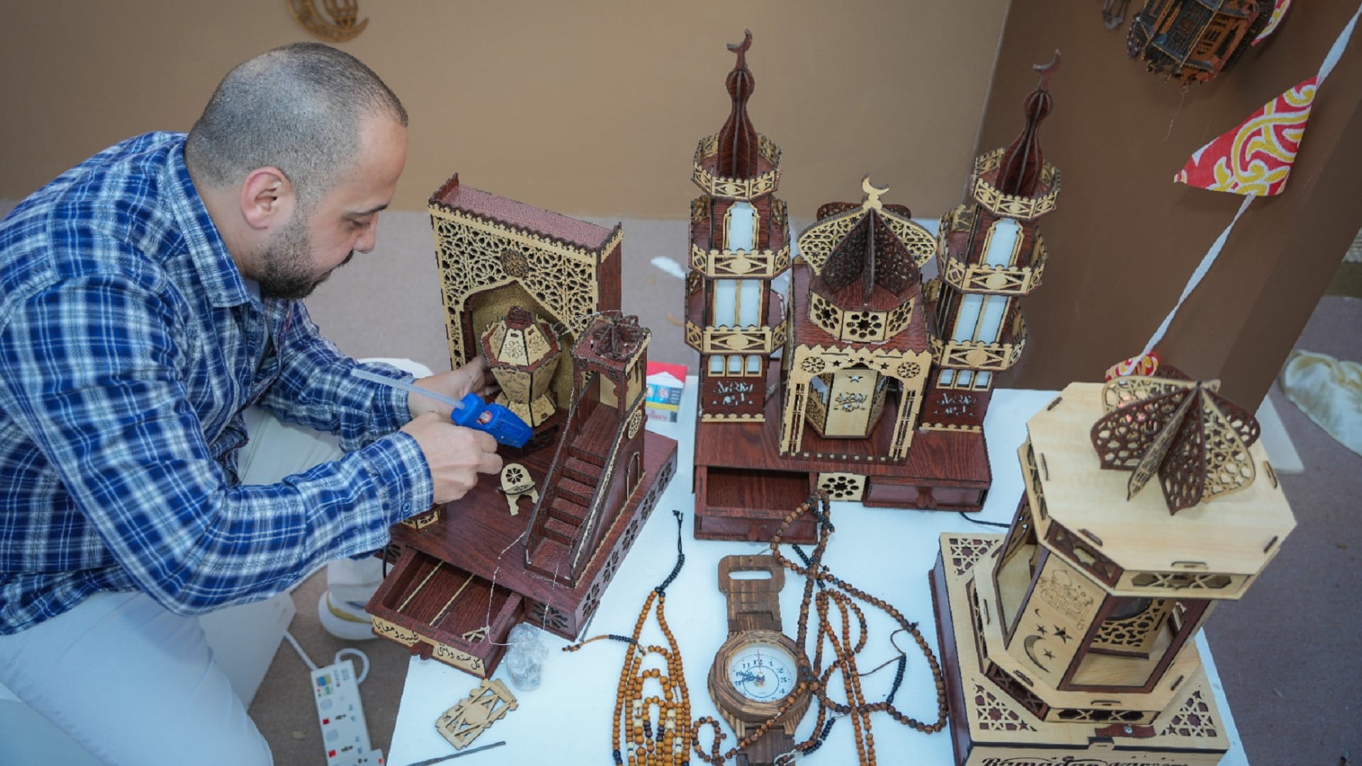 حرف شعبية تروي حكايات مصرية في أيام الشارقة التراثية 