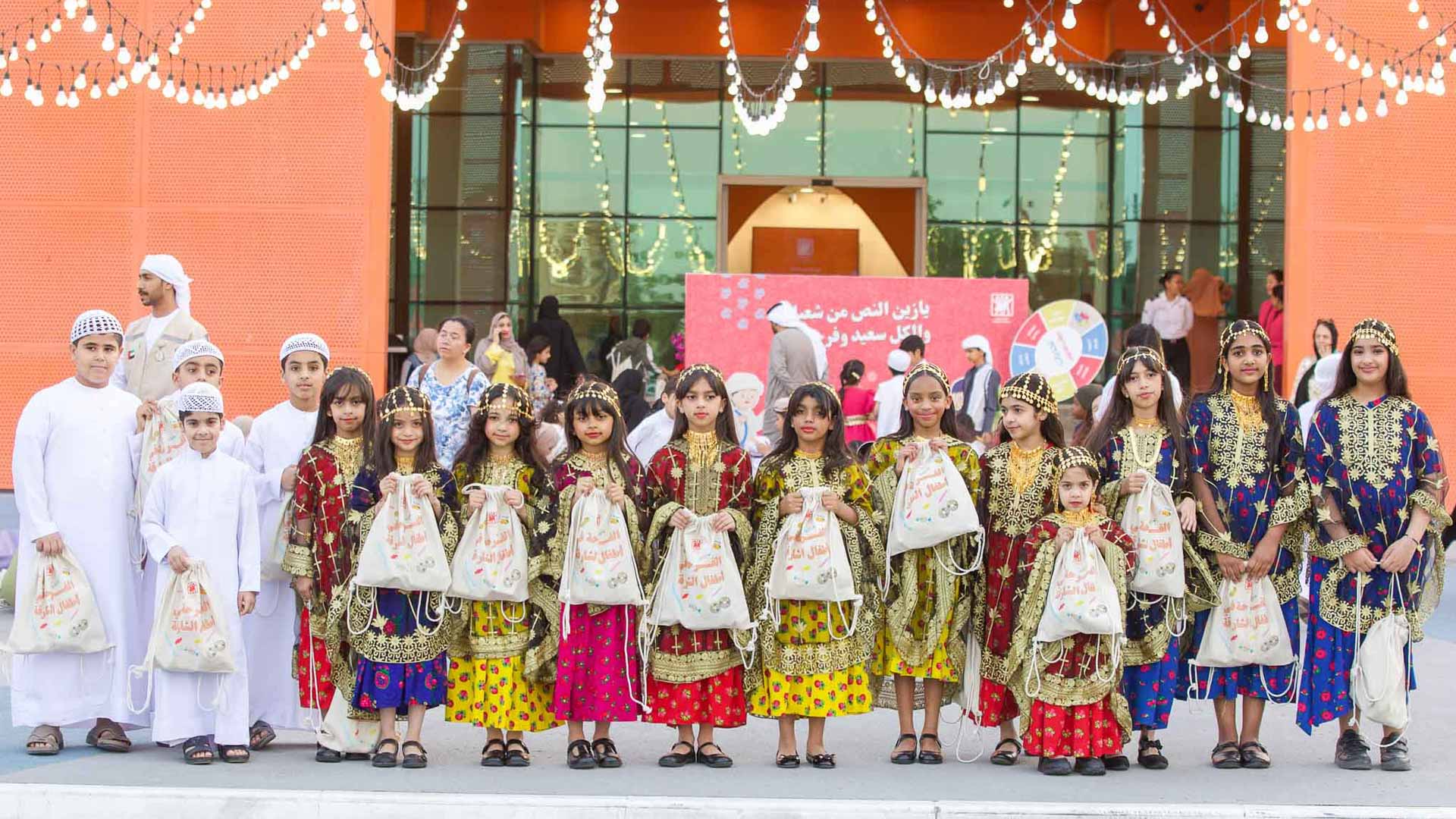 أطفال الشارقة تحتفي بفعالية "حق الليلة" 