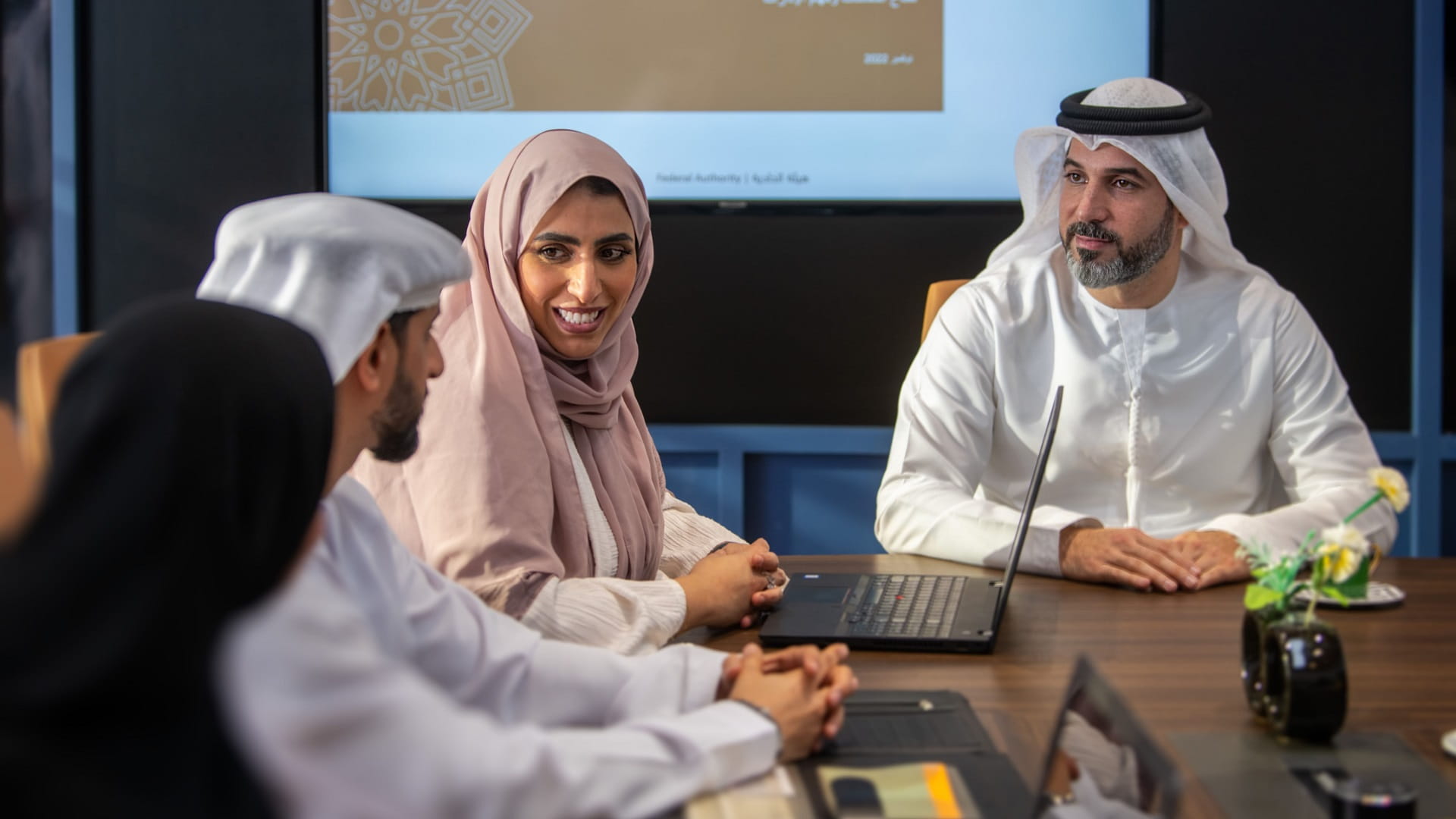 "المعاشات" توضح شروط شمول المؤمن عليه وخضوع جهات العمل لقوانينها