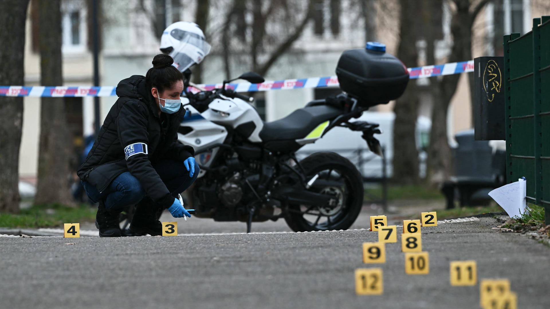 فرنسا: مقتل شخص وإصابة عناصر من الشرطة في هجوم طعن 