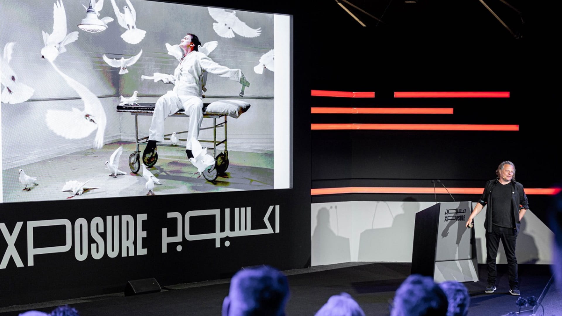 صورة بعنوان: شولر لجمهور "اكسبوجر": عدستي تكشف أسرار الشخصيات عبر البساطة  