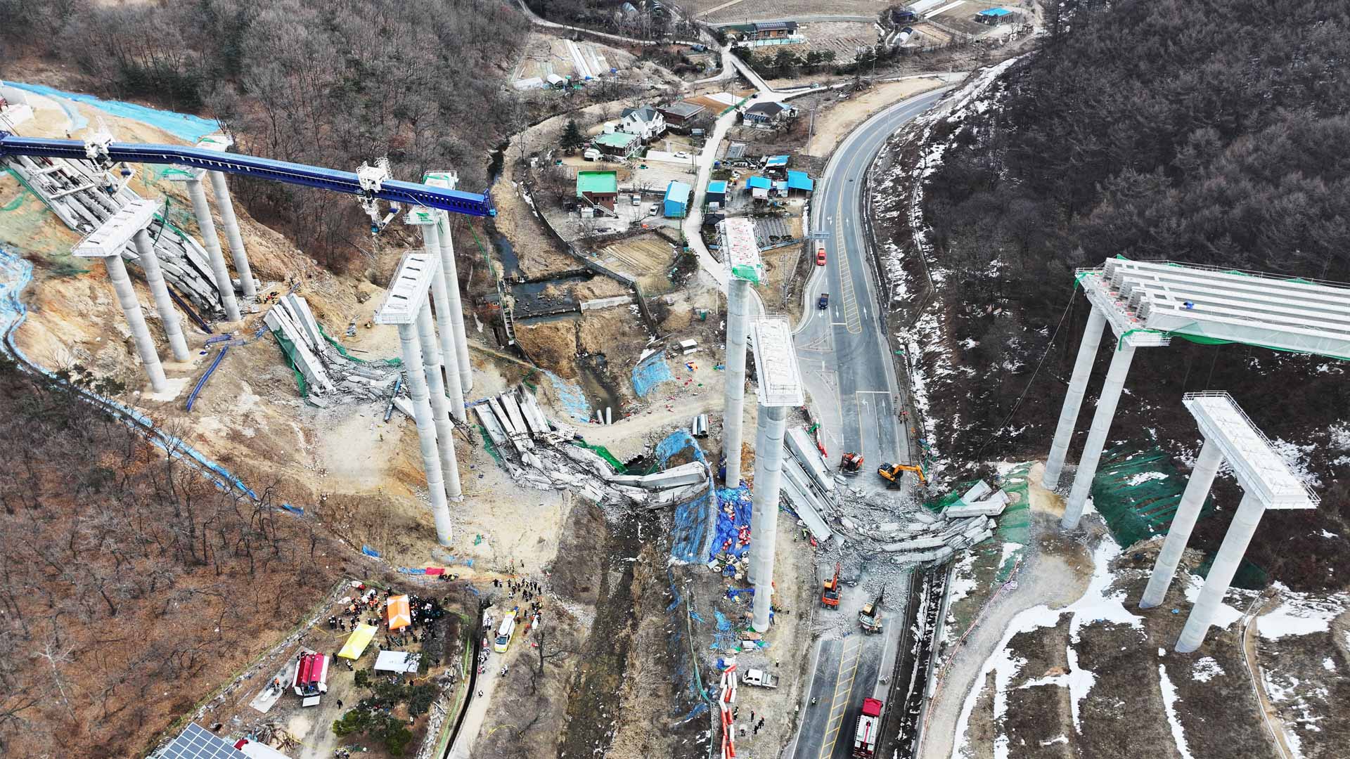 في كوريا الجنوبية.. انهيار جسر يتسبب في مقتل 4 أشخاص  