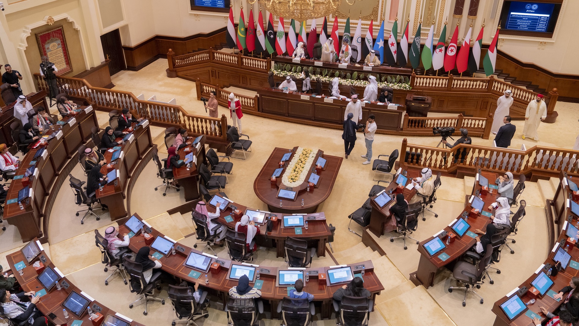 أطفال البرلمان العربي يستشرفون المستقبل في موضوعات جلساتهم  