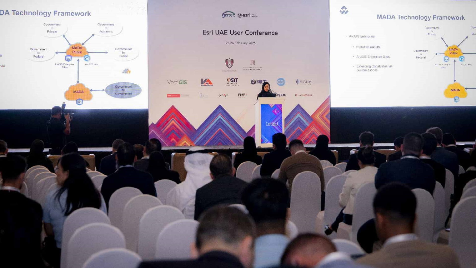 الشارقة الرقمية تستعرض تقنياتها الذكية خلال مؤتمر "إزري" الإمارات 