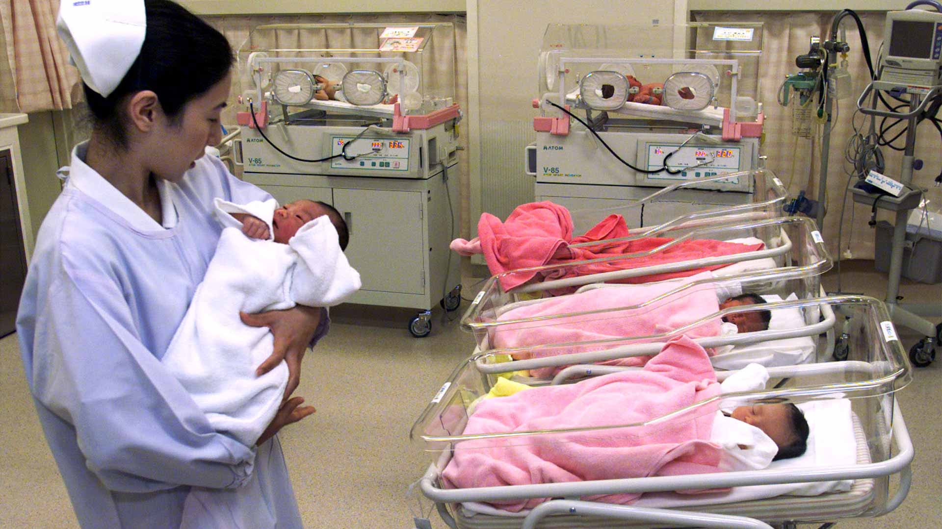  للعام الـ 9 توالياً..اليابان تشهد انخفاضاً للمواليد الجدد في 2024  