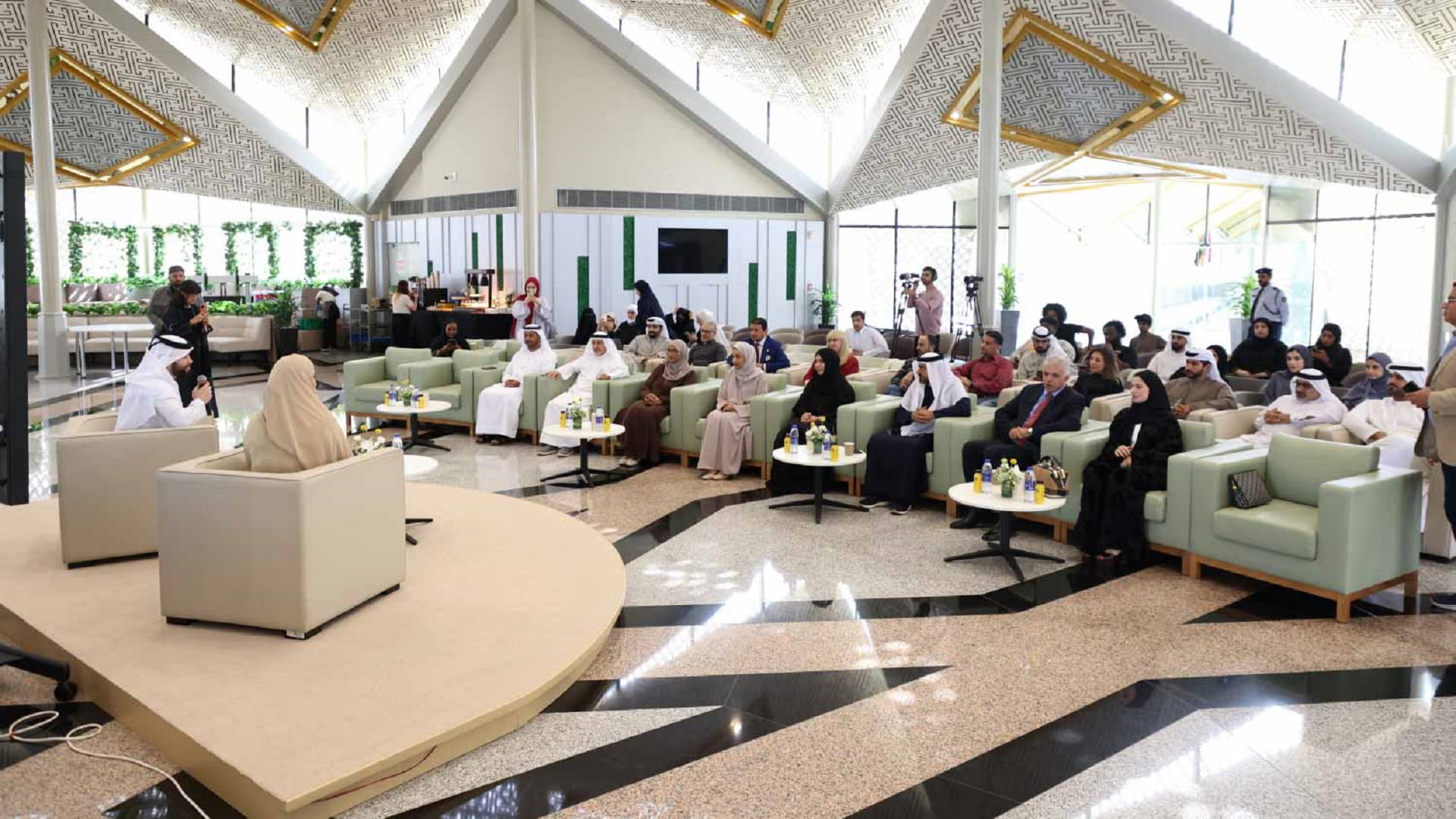 "مكتبات الشارقة" تطلق أولى فعاليات مئويتها بندوة "الجذور الأدبية" 