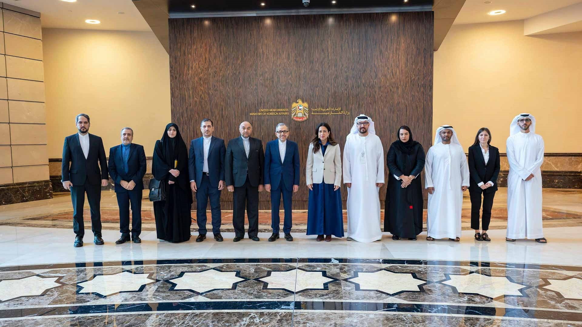 الإمارات وإيران تبحثان تعزيز التعاون