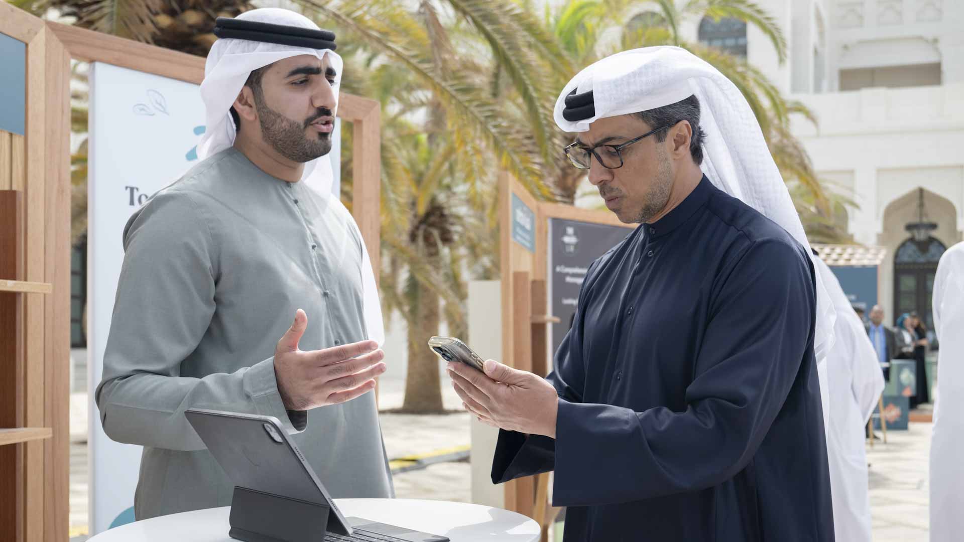  في قصر الوطن.. منصور بن زايد يستقبل فريق مبادرة "نعمة" 