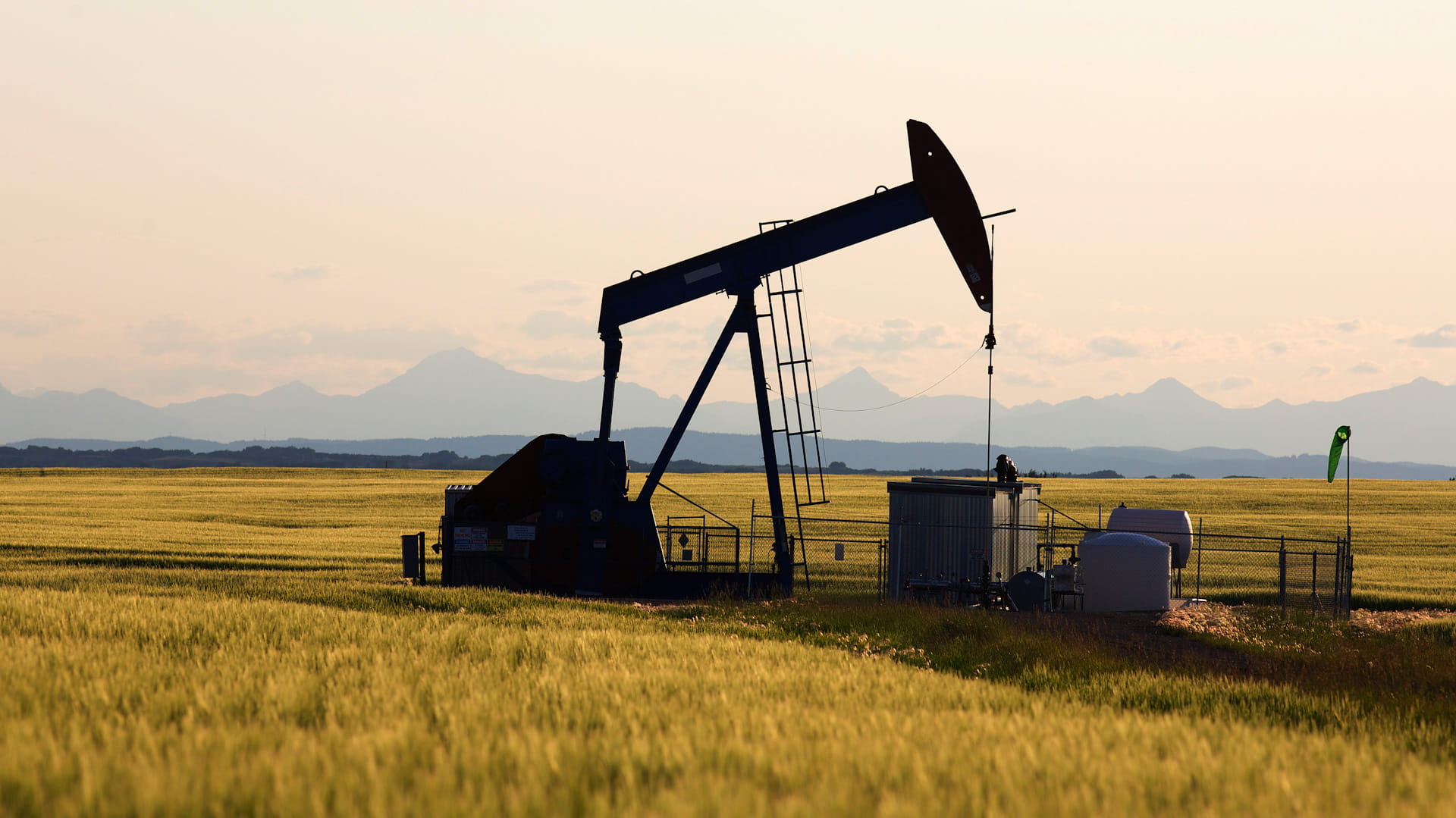 مضخة نفط قرب كالجاري بكندا