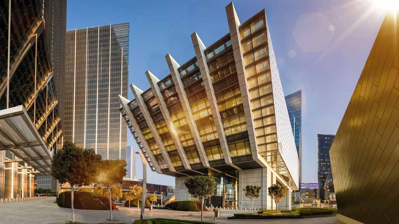 أبوظبي العالمي يخفض رسوم التراخيص التجارية