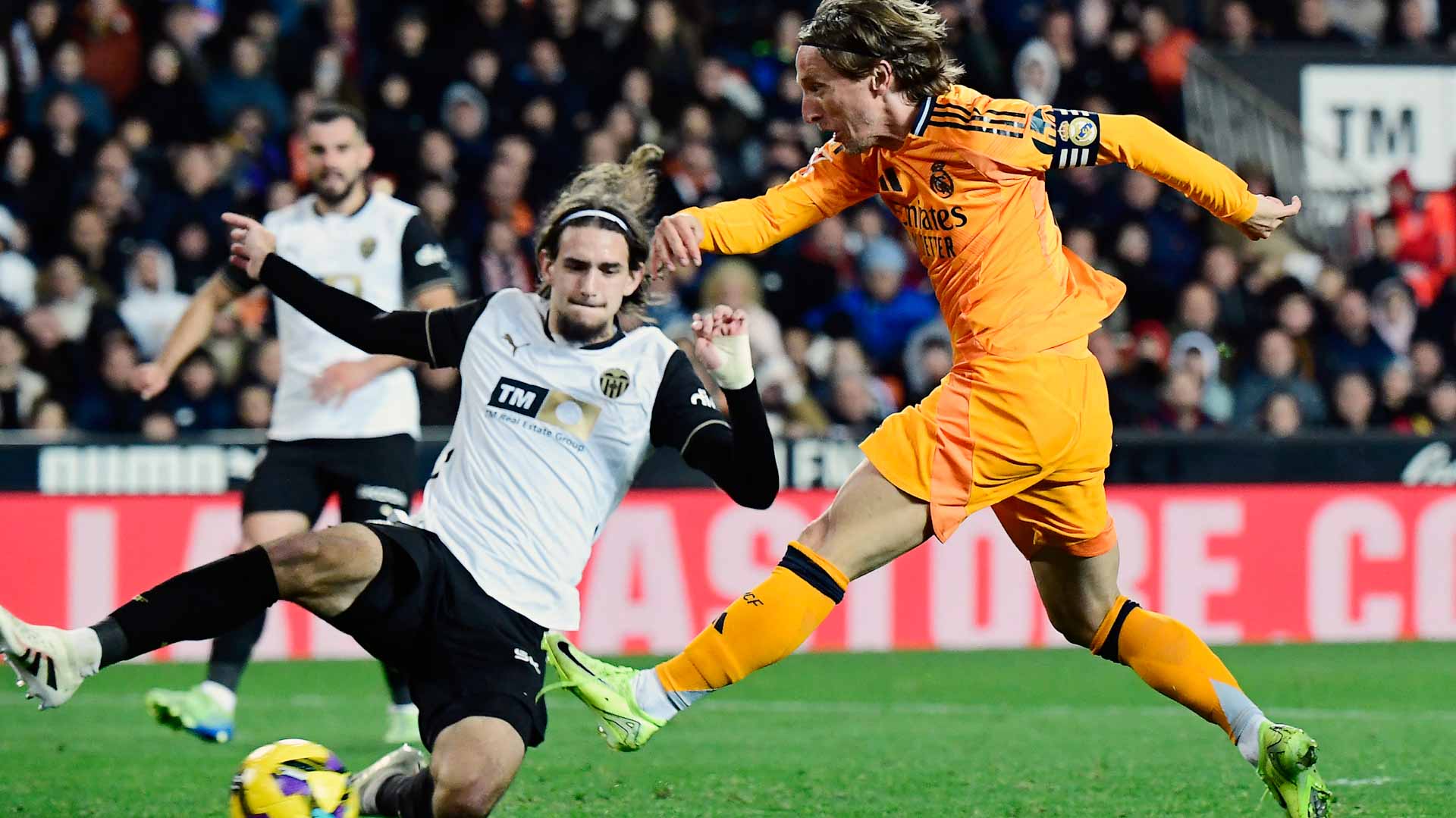 Bellingham grabs Real Madrid late Valencia win 