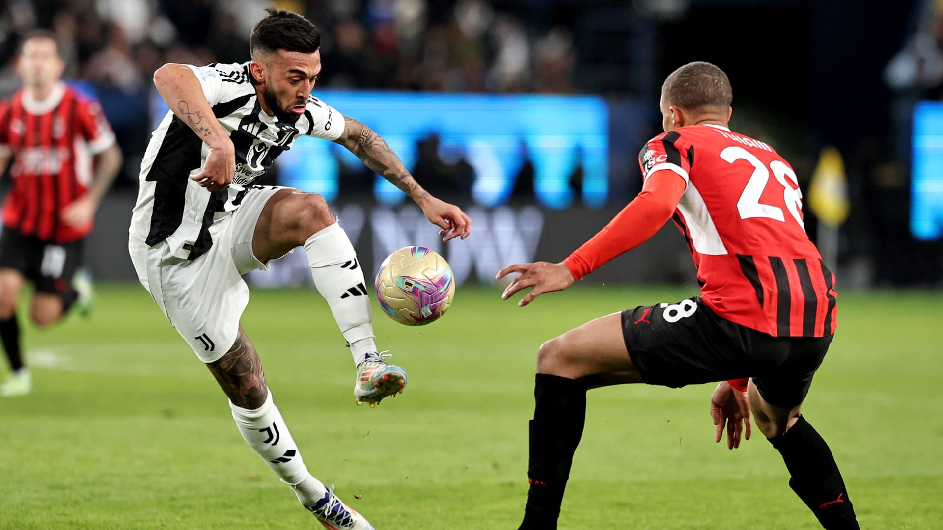 ميلان يتأهل لنهائي كأس السوبر الإيطالي