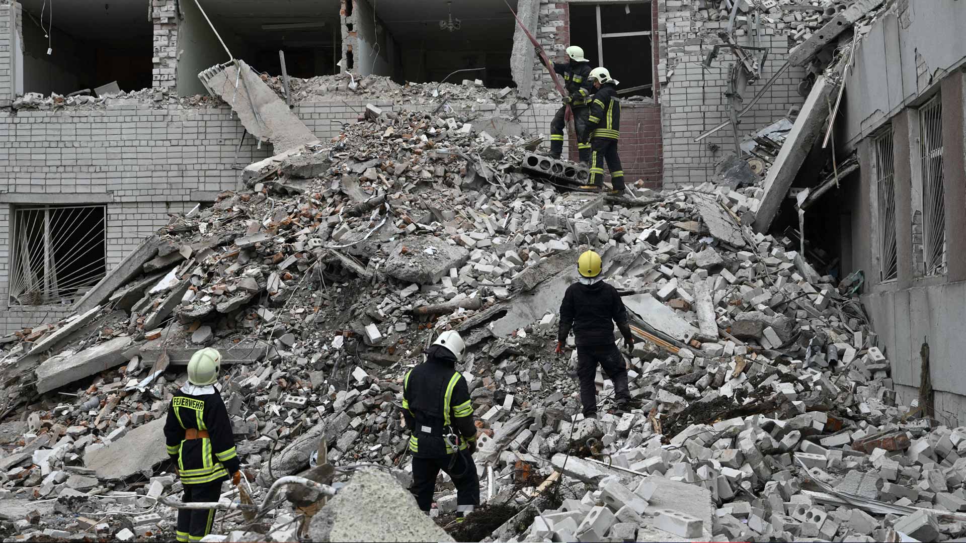 وسط تصعيد مستمر.. مقتل 5 أشخاص بضربات متبادلة بين كييف وموسكو 