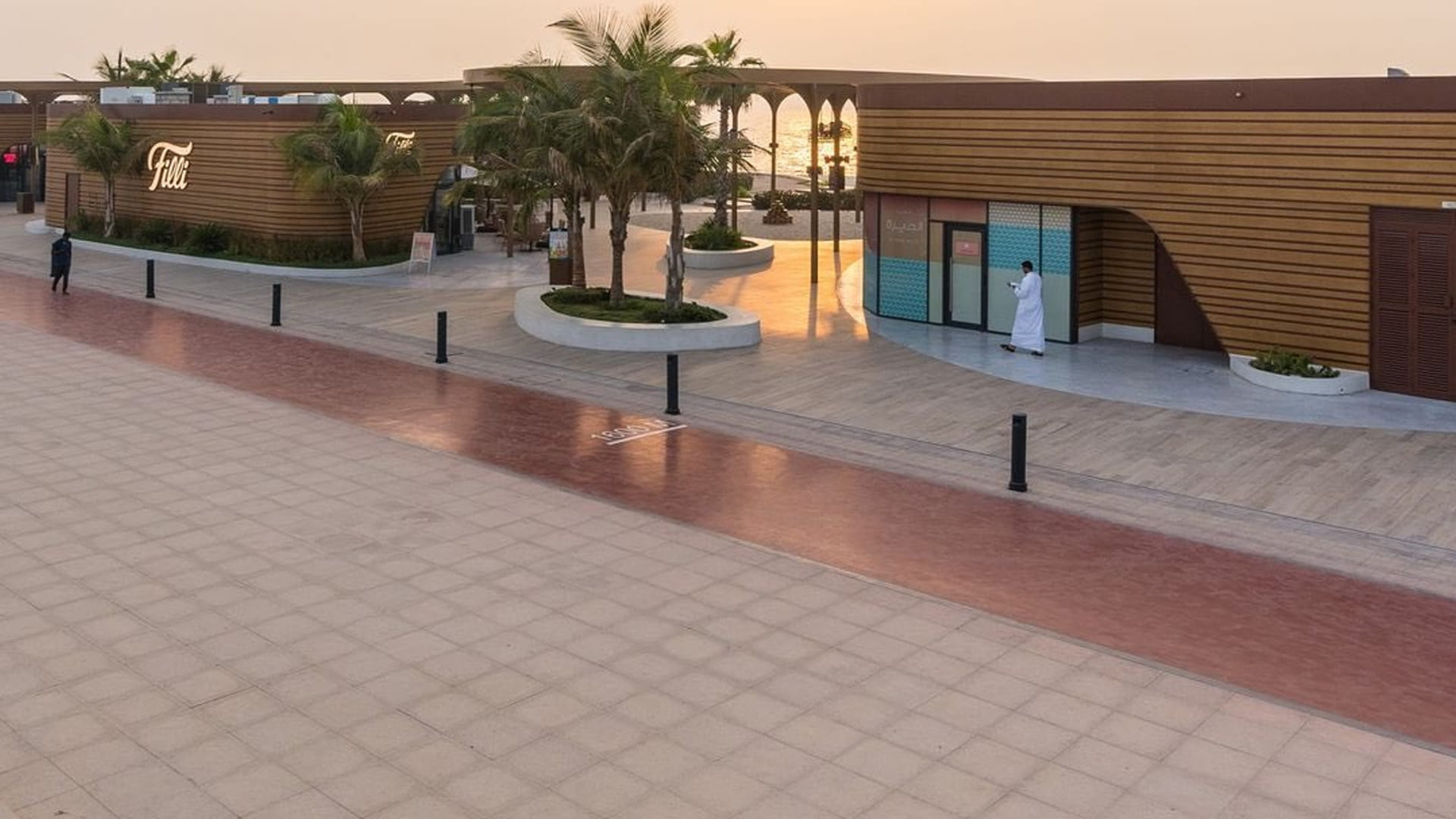 شاطئ الحيرة تجربة مثالية للعائلات