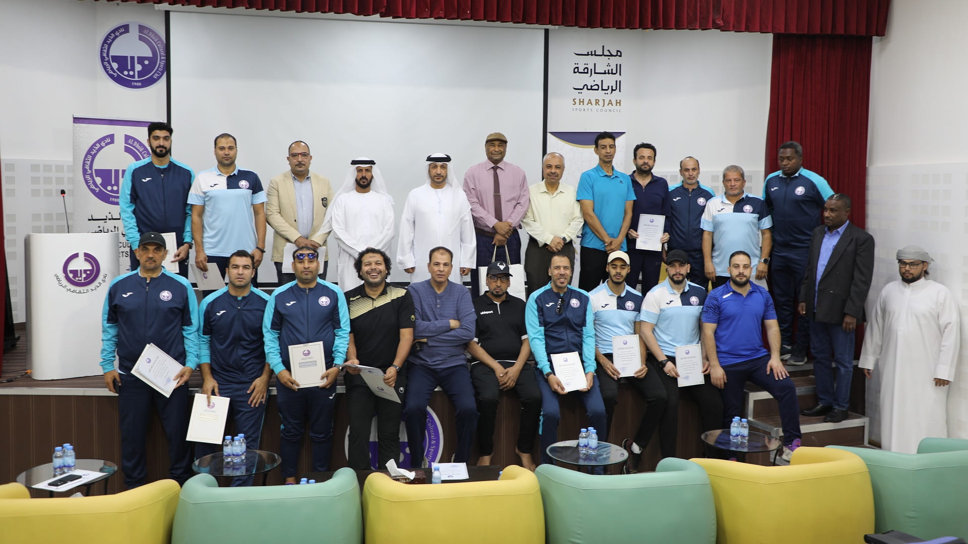 نادي الذيد يختتم دورة تدريبية لتطوير كفاءة المدربين 