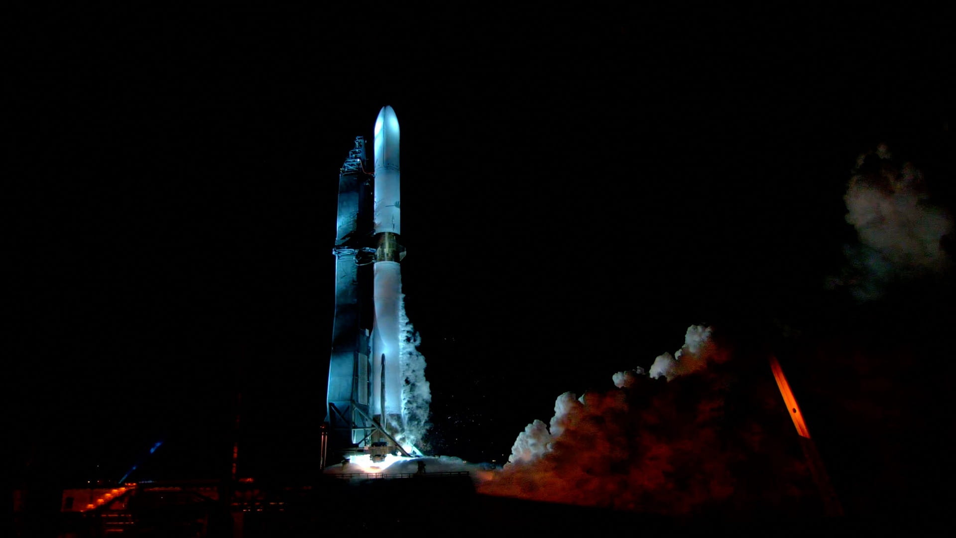 شركة بلو أوريجين تعتزم إطلاق الرحلة الأولى لصاروخها الفضائي الجمعة 