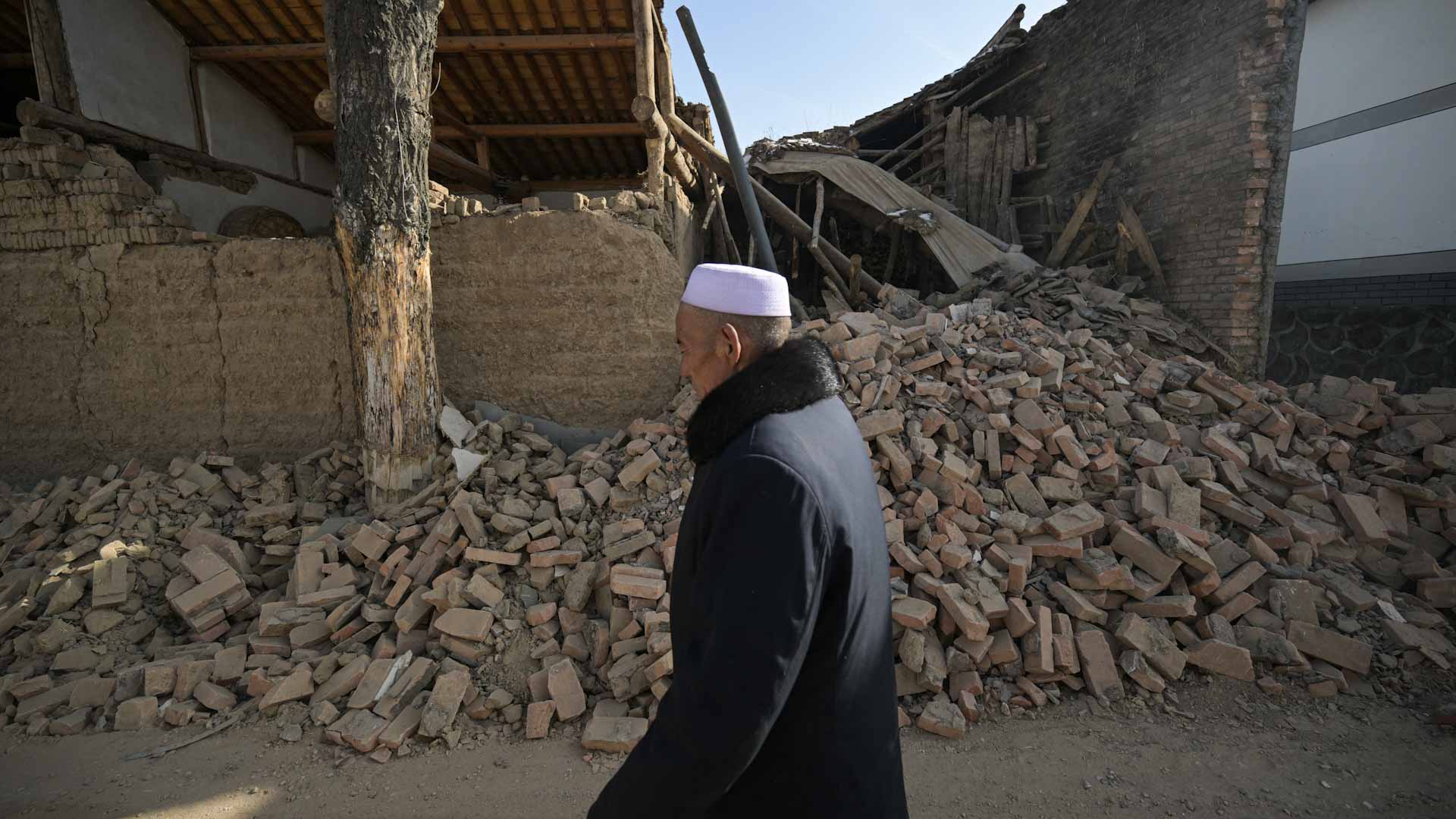 ارتفاع وفيات زلزال التبت إلى 53 قتيلاً و62 جريحاً وسط انهيار مبانٍ