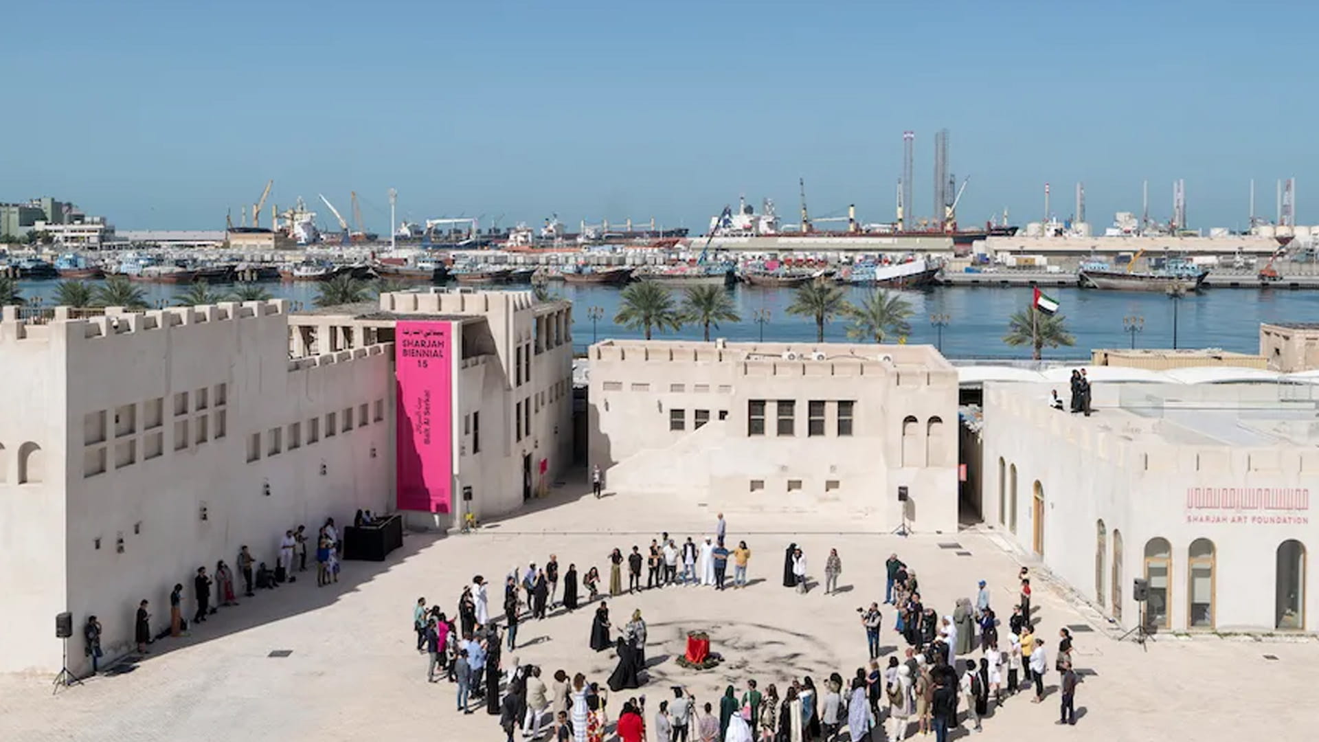بينالي الشارقة يجمع بين الفن والفكر والإبداع