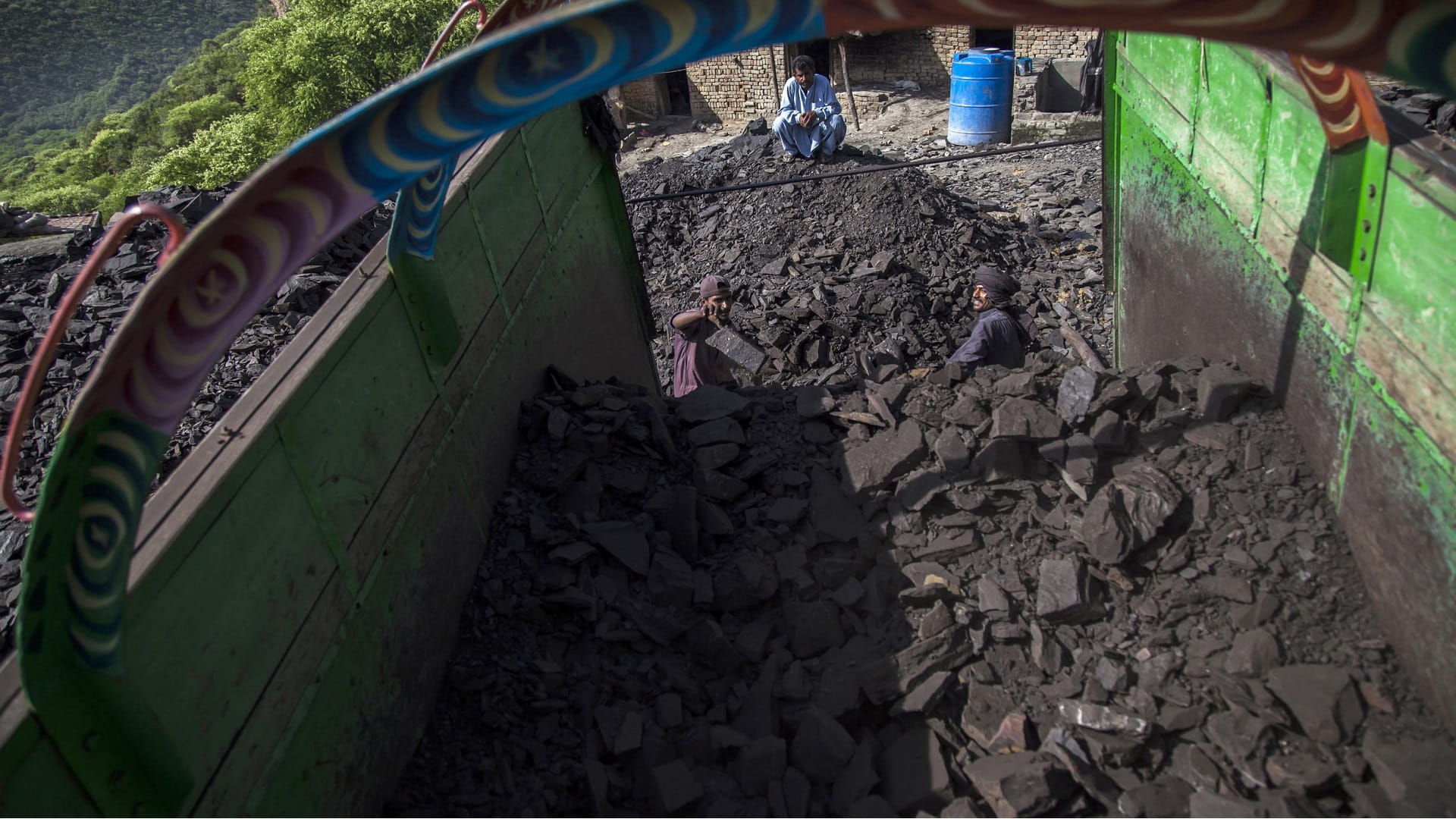 Gas explosion in coal mine kills 4 miners in Pakistan 