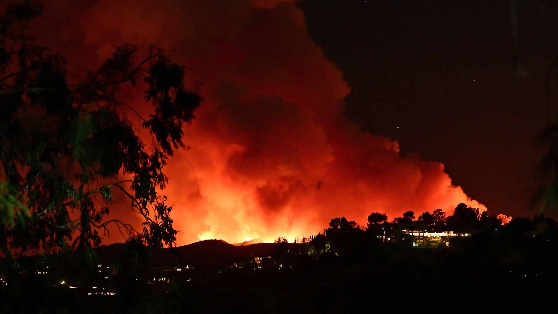 Los Angeles apologises over fire evacuation false alarms