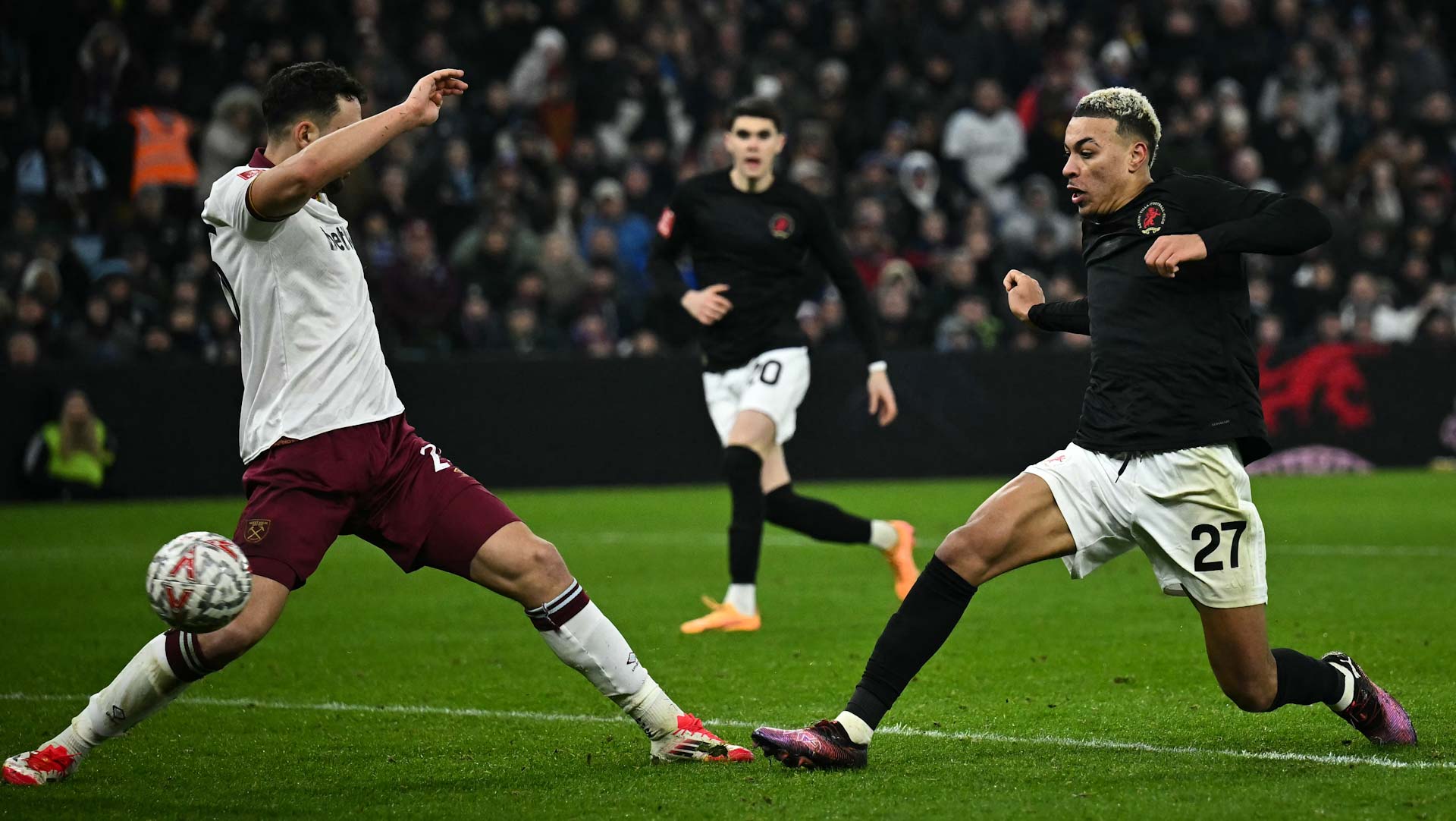 أستون فيلا يتأهل للدور الرابع بكأس الاتحاد الإنجليزي 