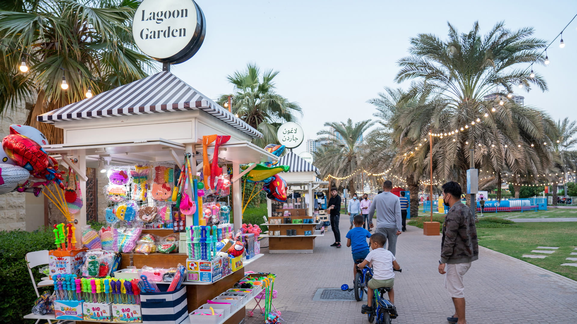 رحلات لا تُنسى في واجهة المجاز المائية
