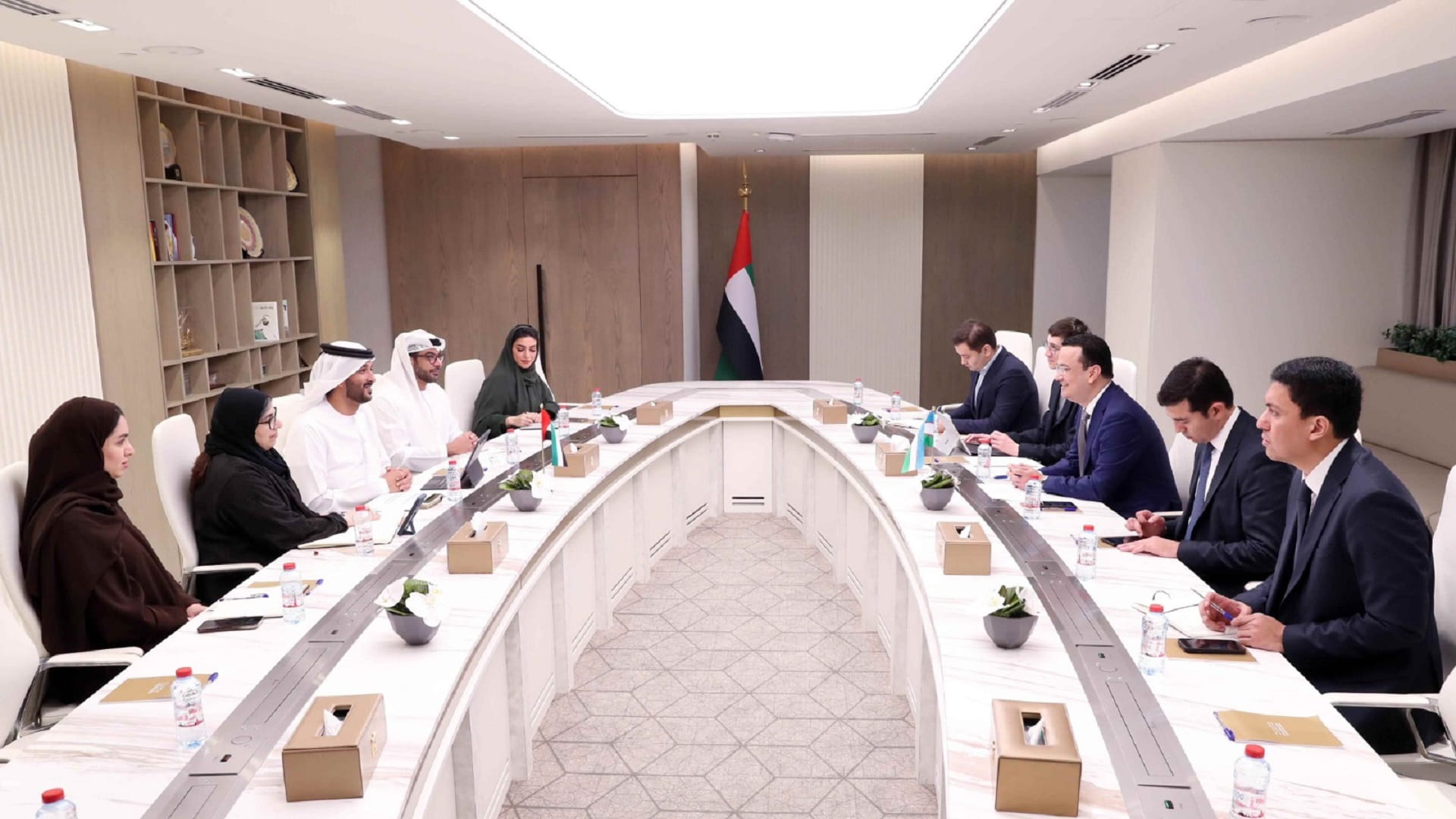 الإمارات وأوزبكستان تبحثان سبل تطوير العلاقات الاقتصادية 