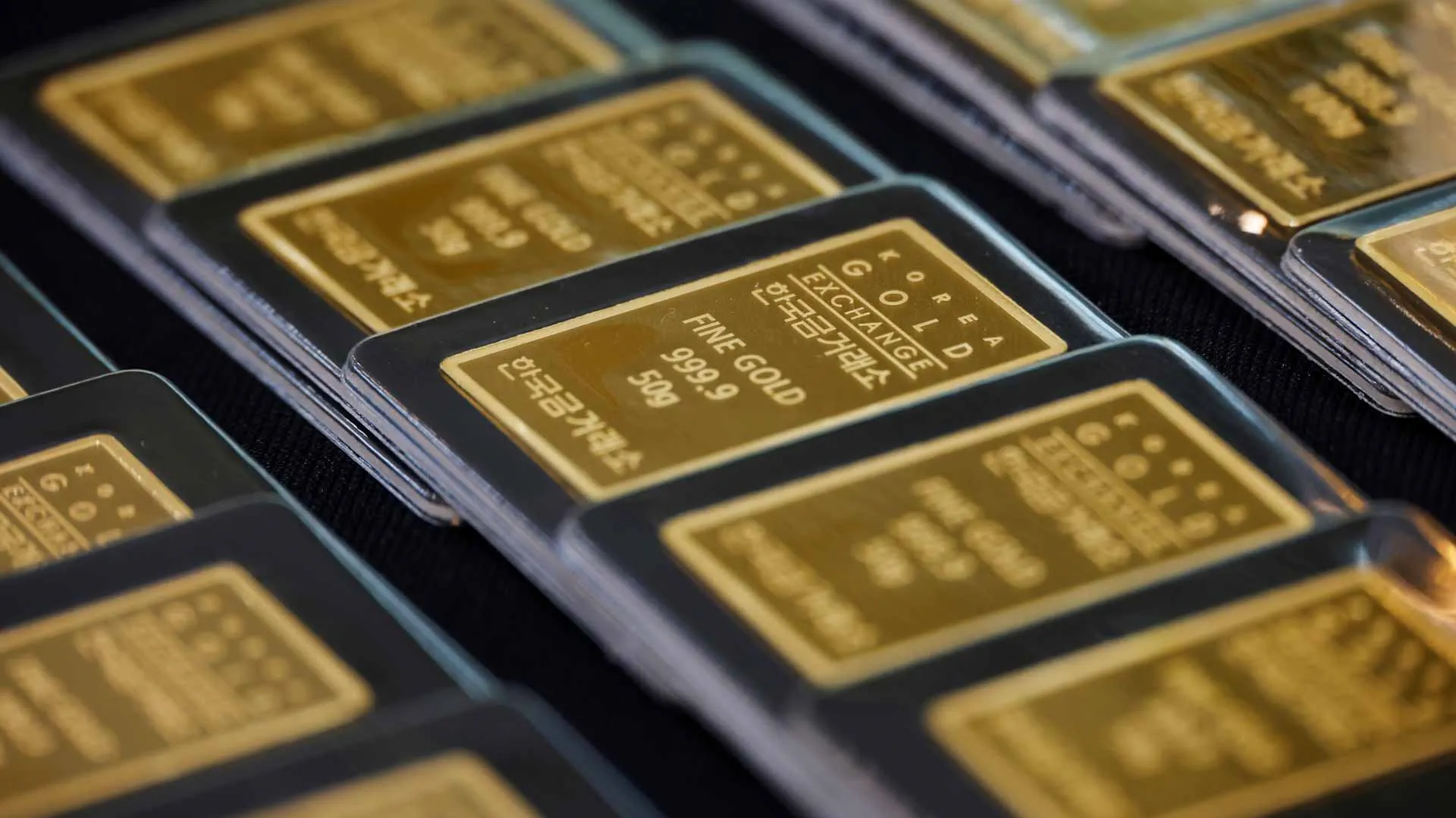 الذهب يتراجع 0.2% في المعاملات الفورية