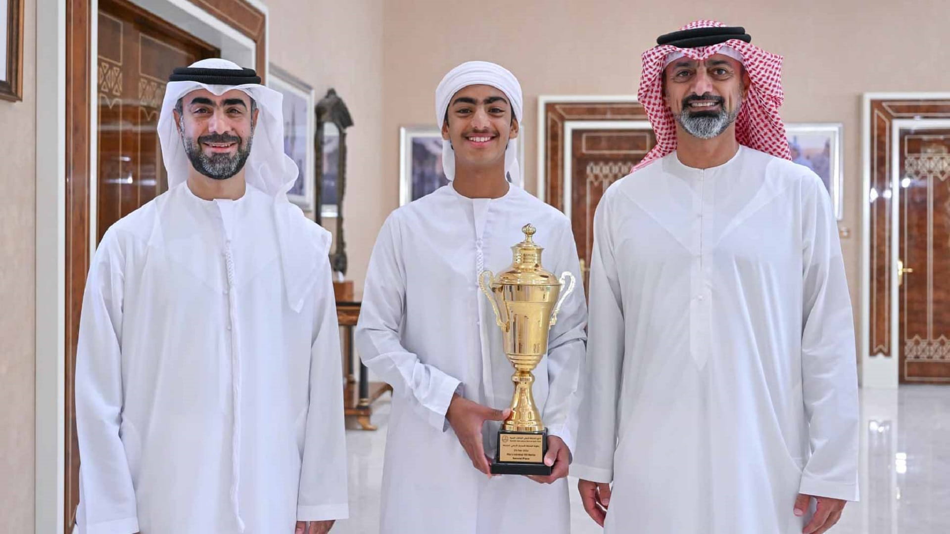 ‎عمار بن حميد يستقبل بطل التجديف الحديث حمد الشامسي 