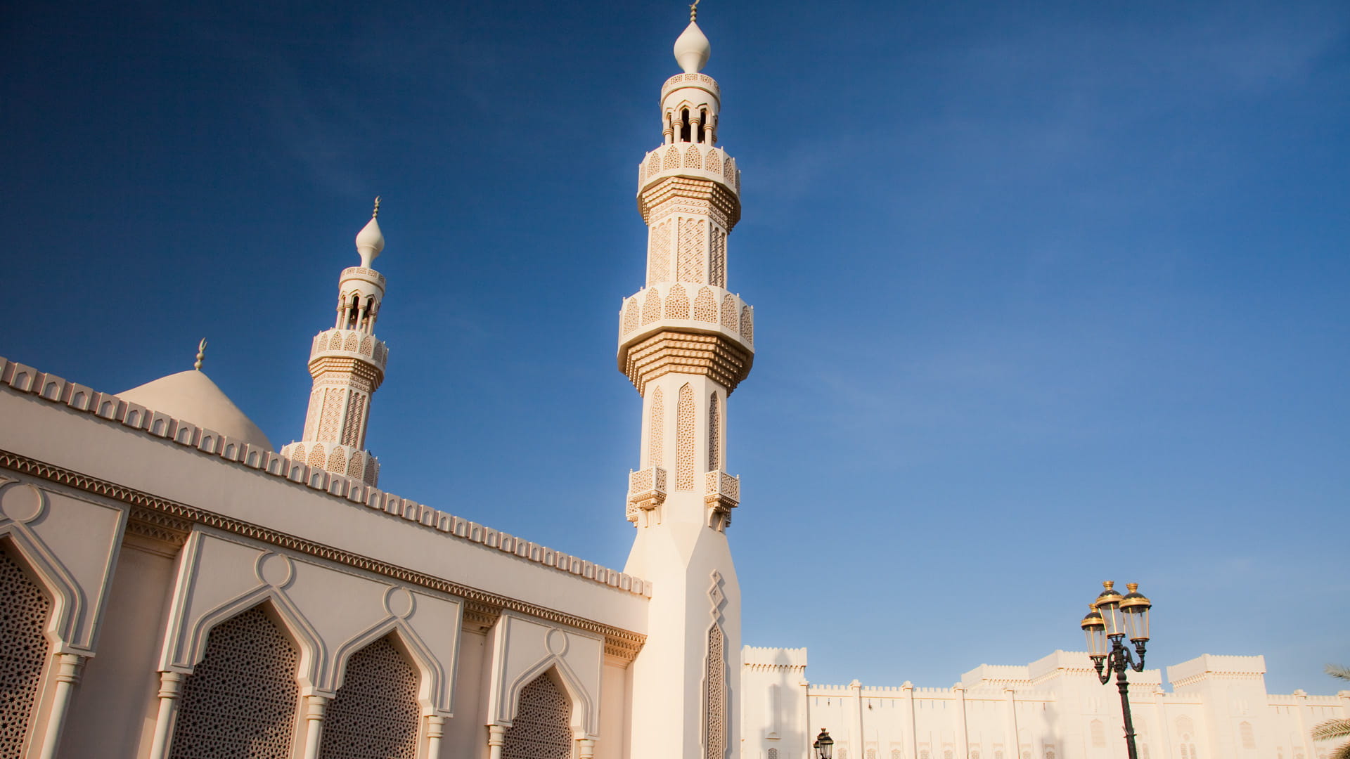 المساجد وأثرها على التغير الاجتماعي في الشارقة 