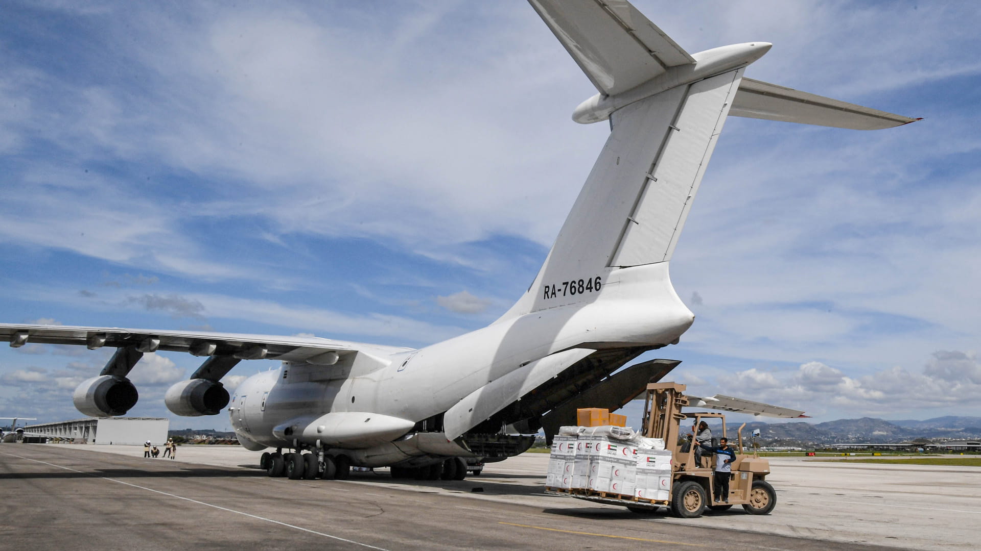 خدمات تقدمها مؤسسة خليفة بن زايد آل نهيان للأعمال الإنسانية