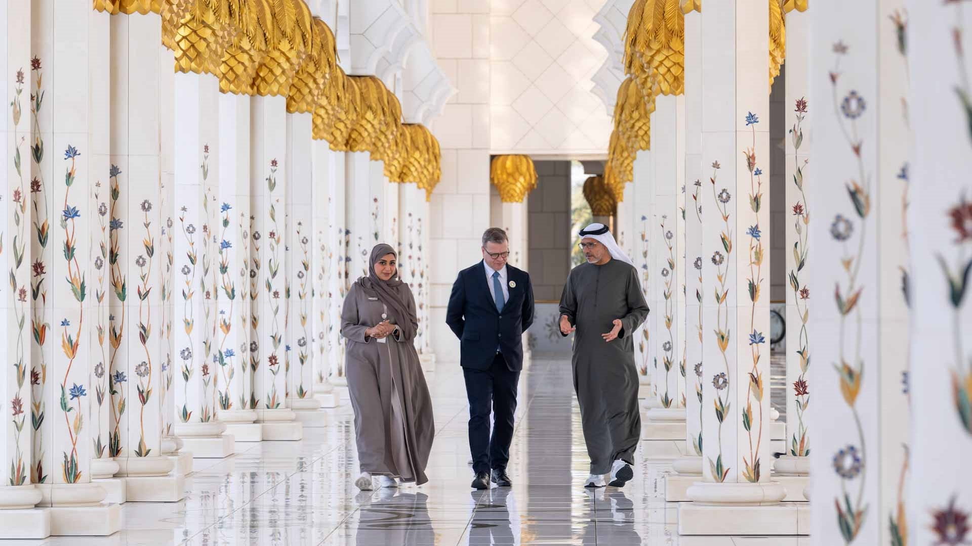 رئيس وزراء فنلندا يزور جامع الشيخ زايد الكبير في أبوظبي 