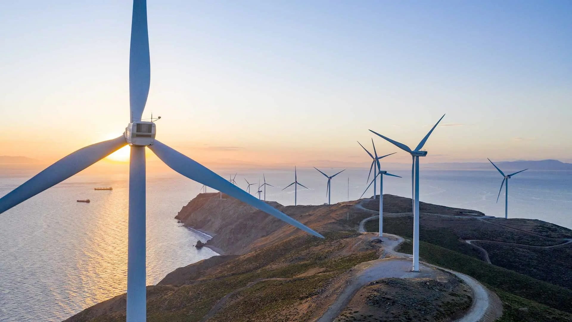 "مصدر": نسعى لتحقيق 100 جيجاوات من الطاقة النظيفة بحلول 2030 