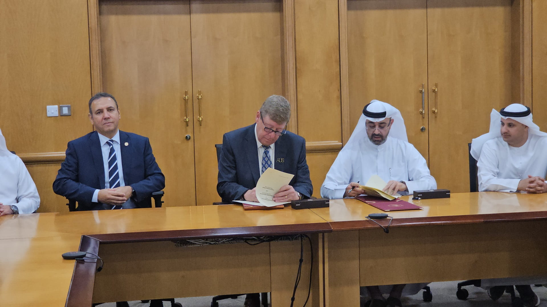 "أميركية الشارقة" ونادي الرياضات البحرية يمهدان لشراكة مثمرة 