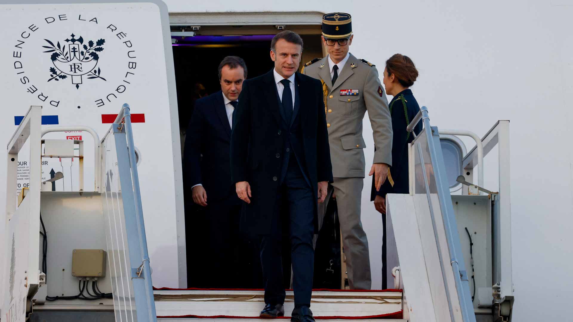 French president in Lebanon to back new leadership 
