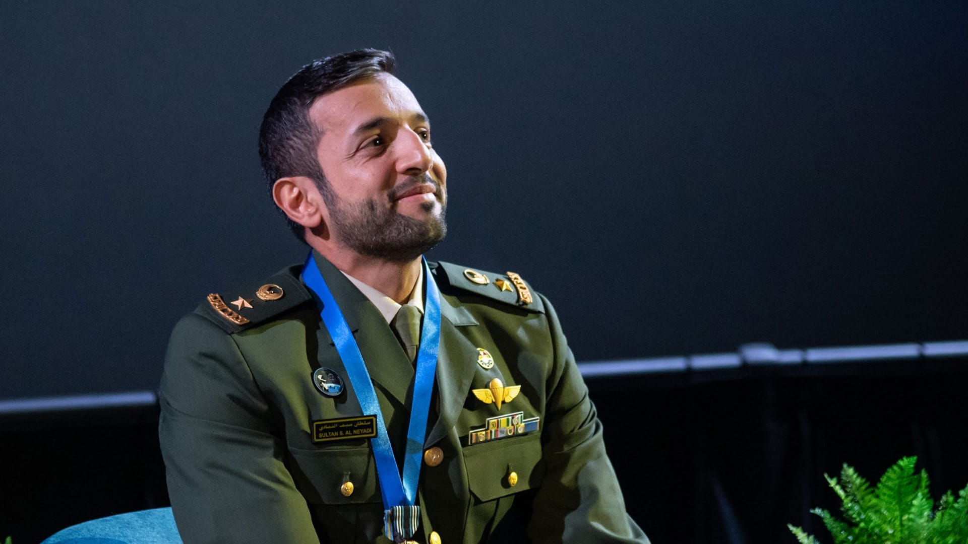 هزاع المنصوري: أول رائد فضاء إماراتي