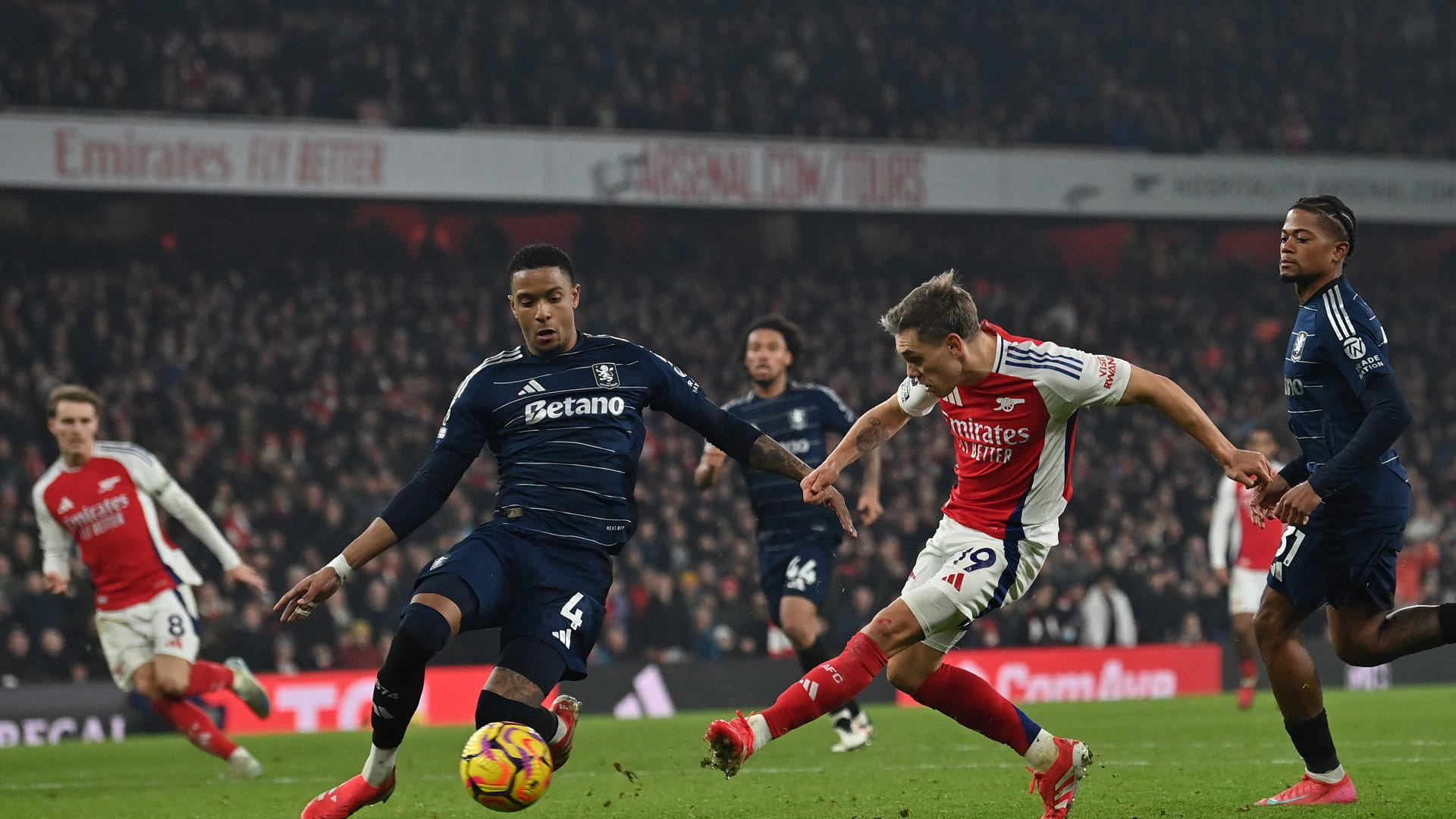 أرسنال يواصل إهدار النقاط في الدوري الإنجليزي 