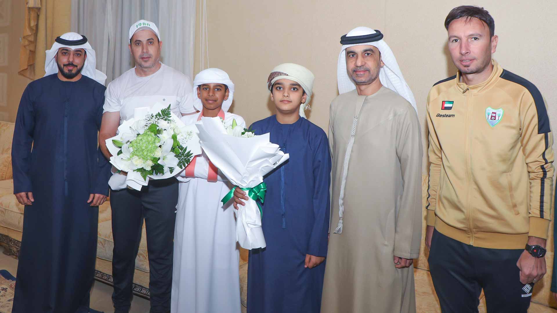 في لفتة راقية.. رئيسا نادي دبا الحصن يزوران لاعبي الأشبال المصابين 