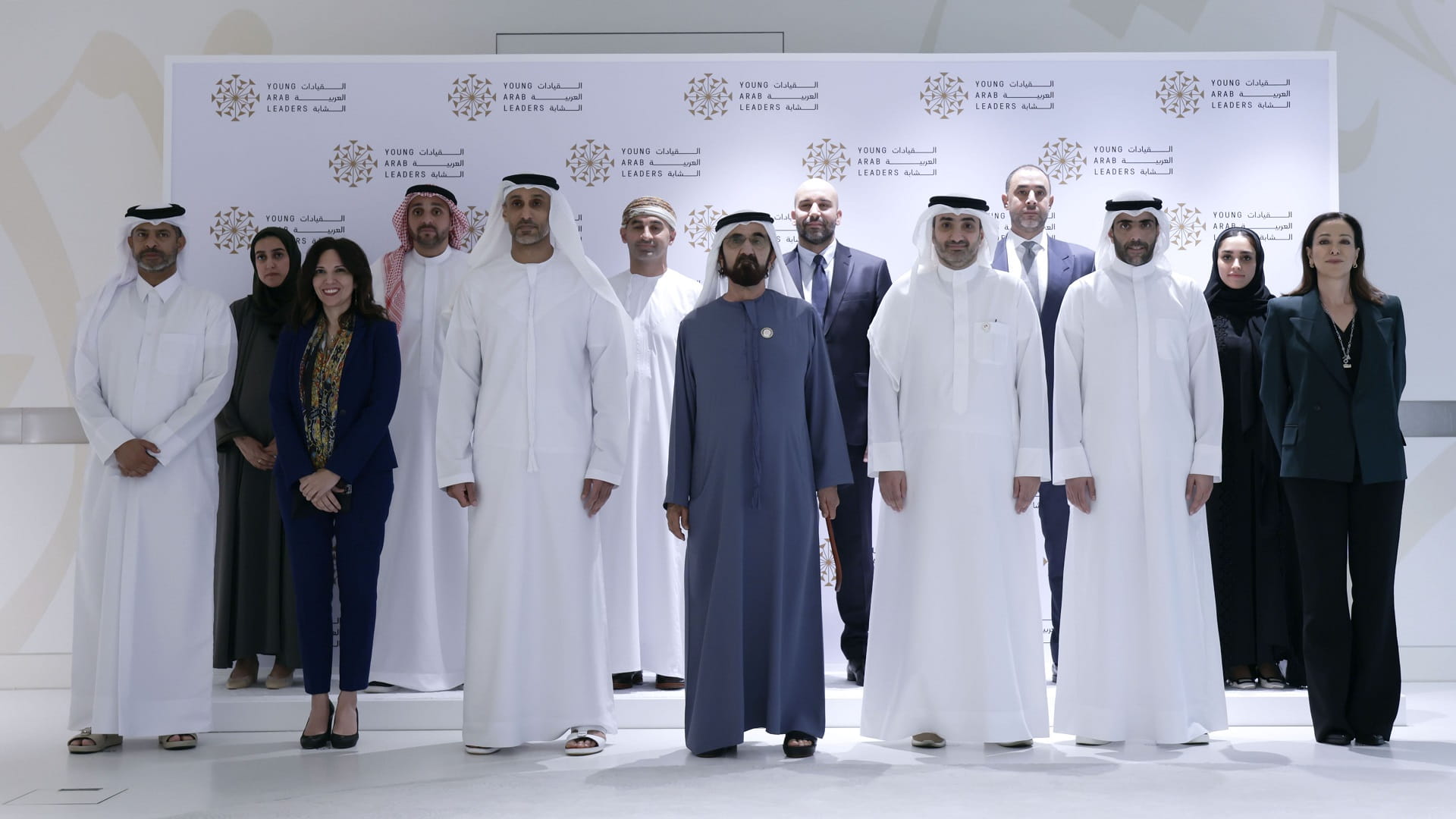 محمد بن راشد يلتقي أعضاء مجلس إدارة القيادات العربية الشابة 