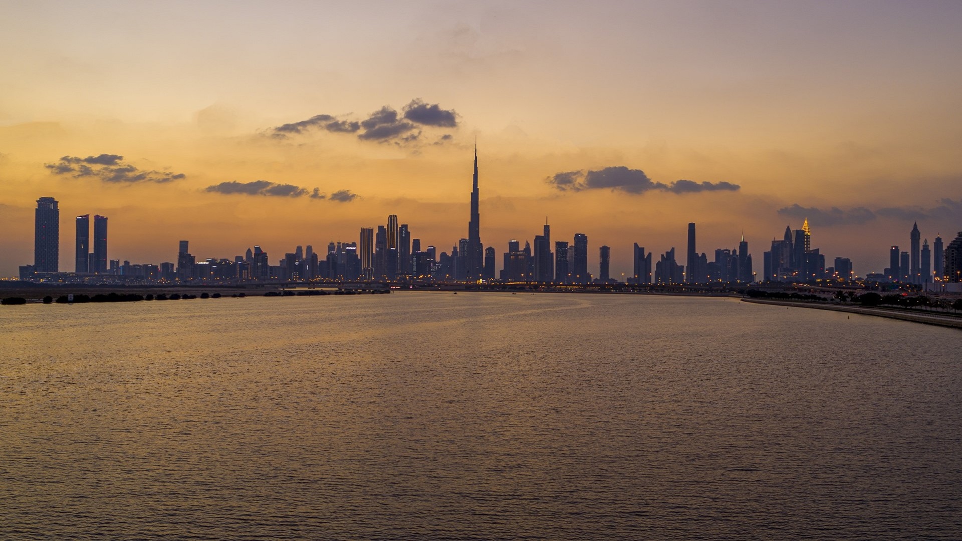 طقس الاثنين صحو إلى غائم جزئياً أحياناً نهاراً ورطب ليلاً 