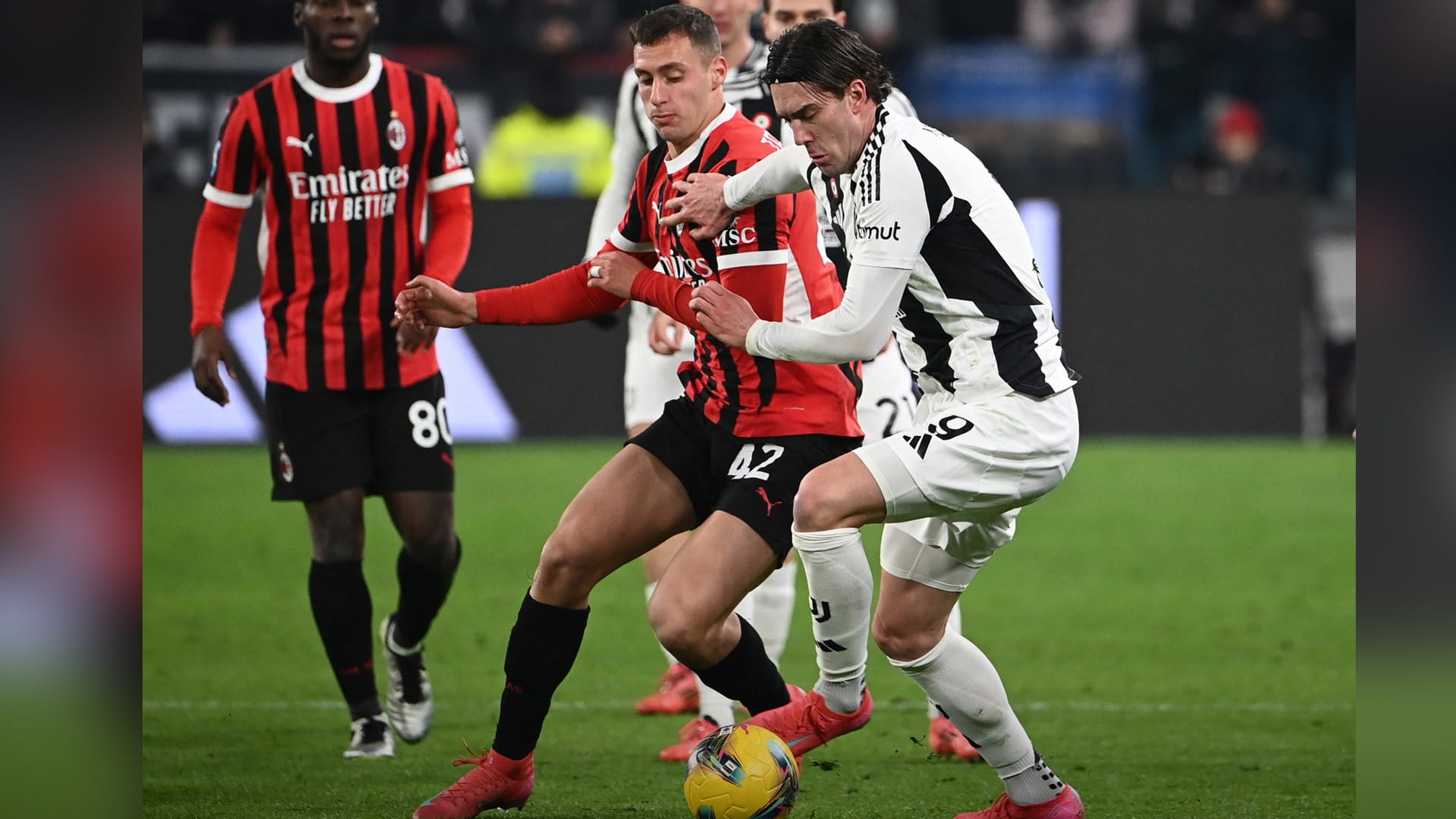 صورة بعنوان: يوفنتوس يتخطى ميلان بثنائية في الدوري الإيطالي   