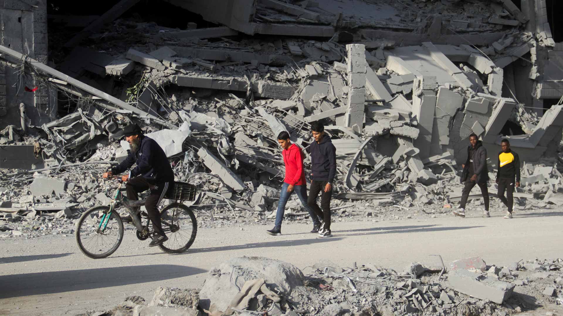 بعد 15 شهراً من الحرب.. وقف إطلاق النار يدخل حيز التنفيذ في غزة 