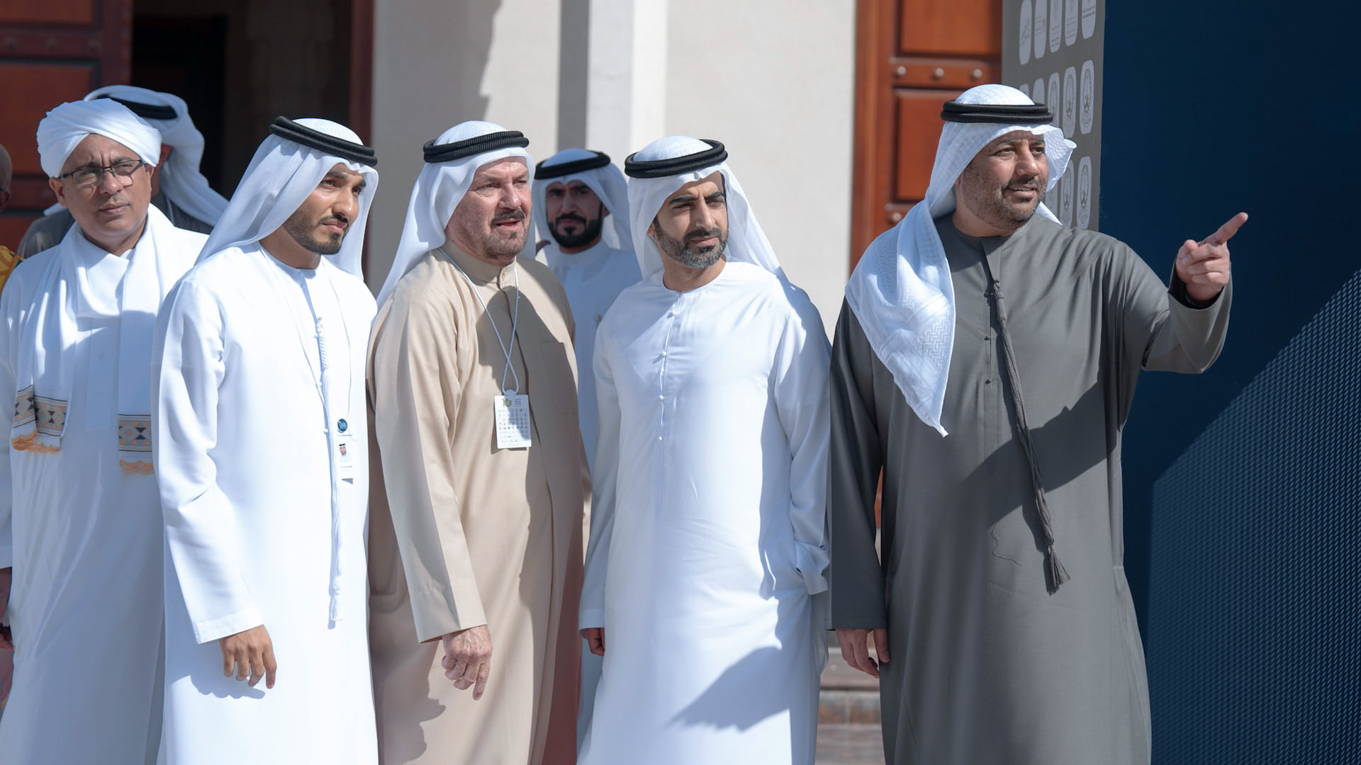 سالم بن عبد الرحمن يشهد انطلاق طواف الشارقة الدولي للدراجات الـ10