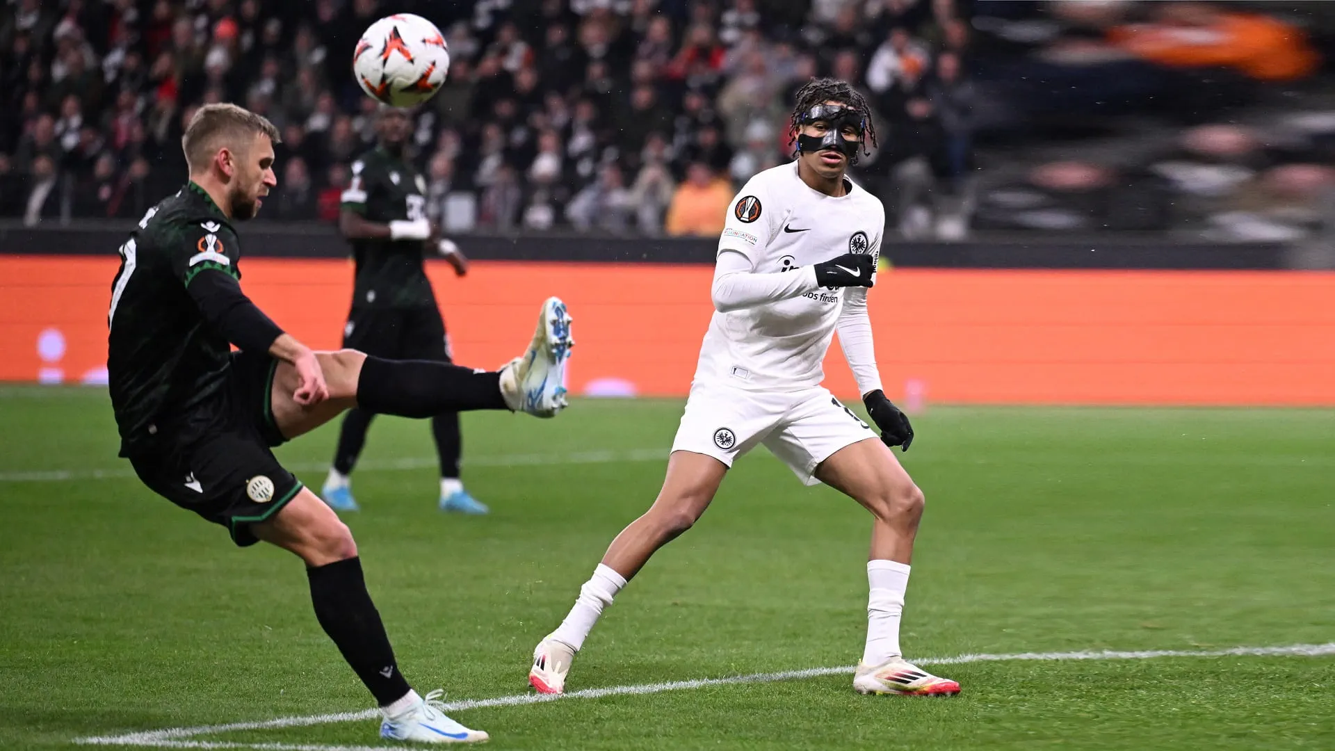 Eintracht Frankfurt qualifies for Europa League round of 16 