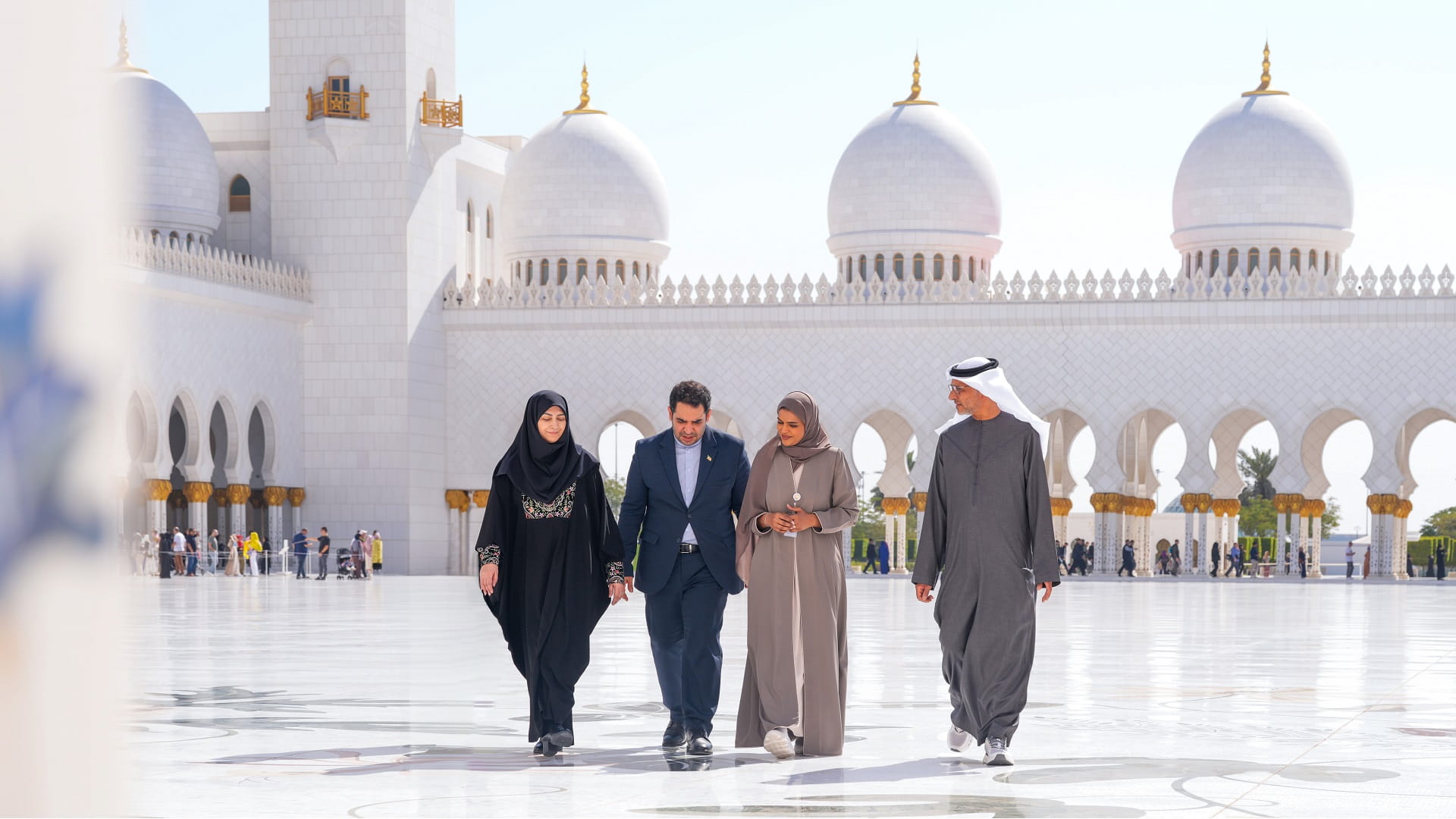 Iranian vice president visits Sheikh Zayed Grand Mosque 